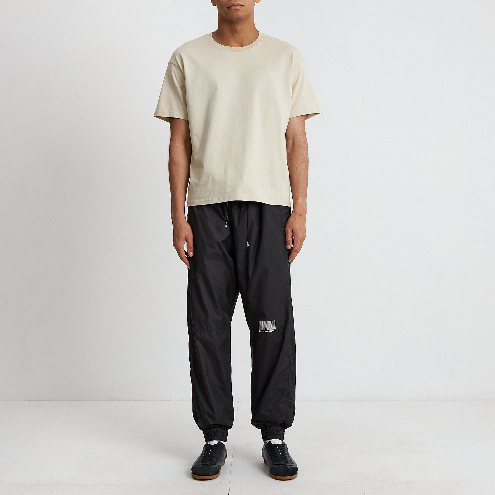 Брюки черного цвета Vetements - фото из каталога магазина брендовой одежды Second Friend Store Брюки Vetements - купить оригинал в секонд-хенде SFS - 2