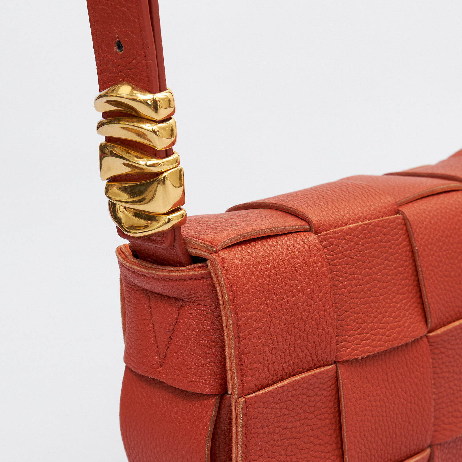 Сумка оранжевого цвета Bottega Veneta - фото из каталога магазина брендовой одежды Second Friend Store Сумка Bottega Veneta - купить оригинал в секонд-хенде SFS - 5