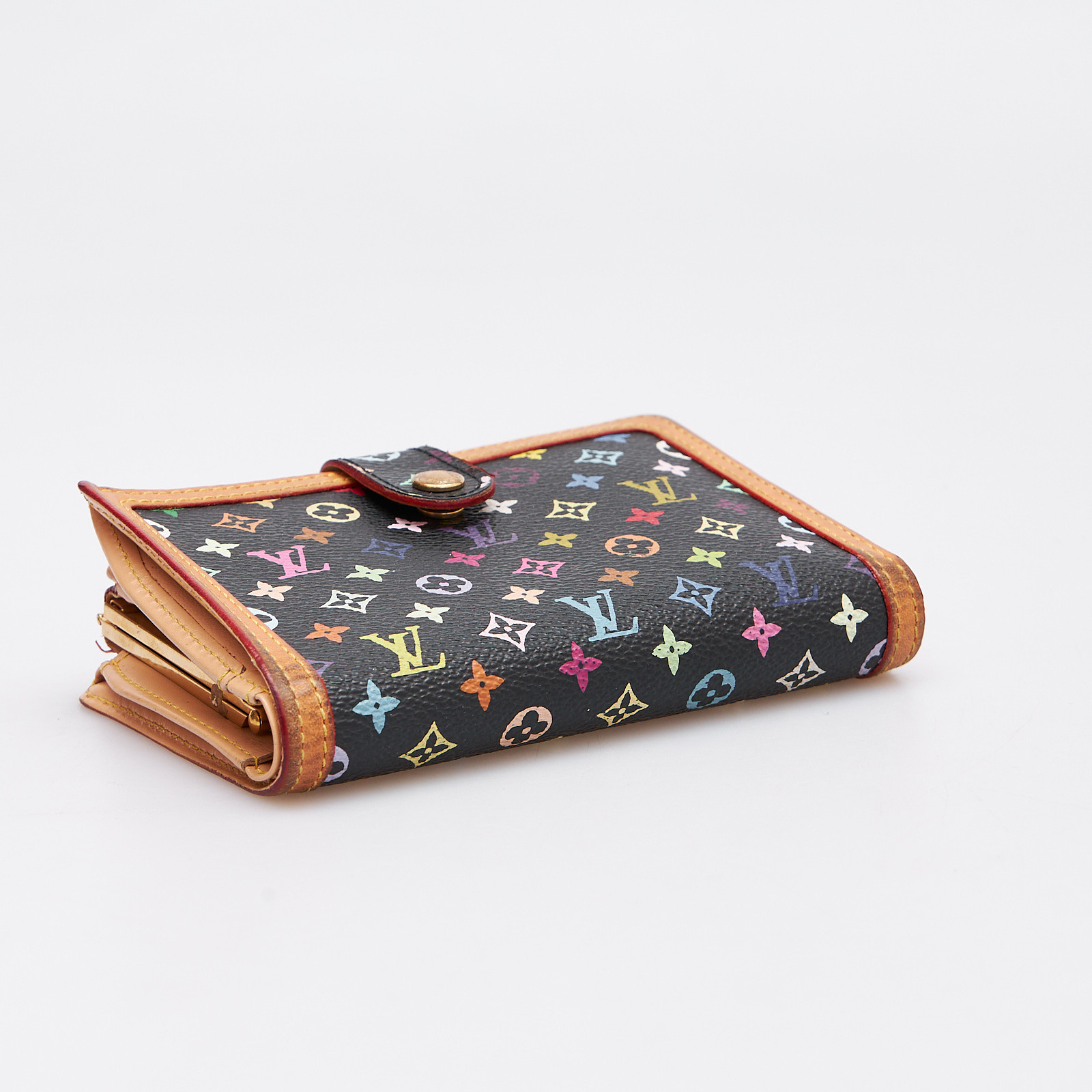 Кошелек черного цвета Louis Vuitton - фото из каталога магазина брендовой одежды Second Friend Store Кошелек Louis Vuitton - купить оригинал в секонд-хенде SFS - 3