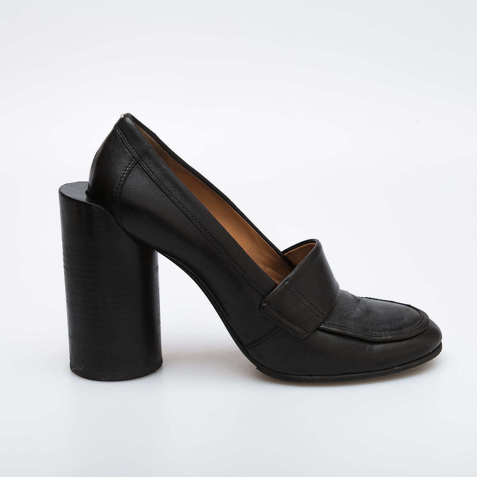 Туфли черного цвета Maison Margiela - фото из каталога магазина брендовой одежды Second Friend Store Туфли Maison Margiela - купить оригинал в секонд-хенде SFS - 1