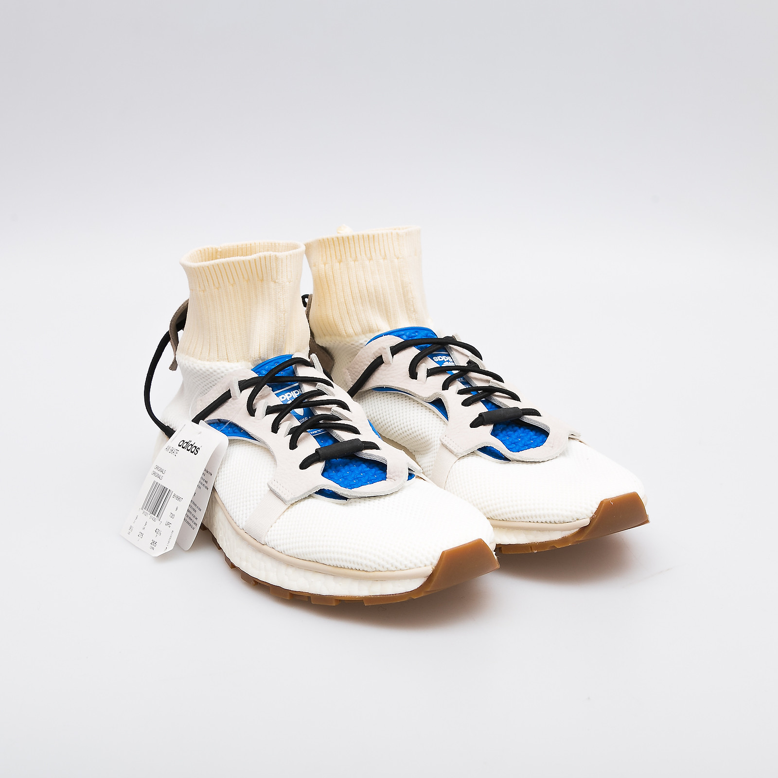 Кроссовки Adidas х белого цвета Alexander Wang - фото из каталога магазина брендовой одежды Second Friend Store Кроссовки Adidas х Alexander Wang - купить оригинал в секонд-хенде SFS - 2