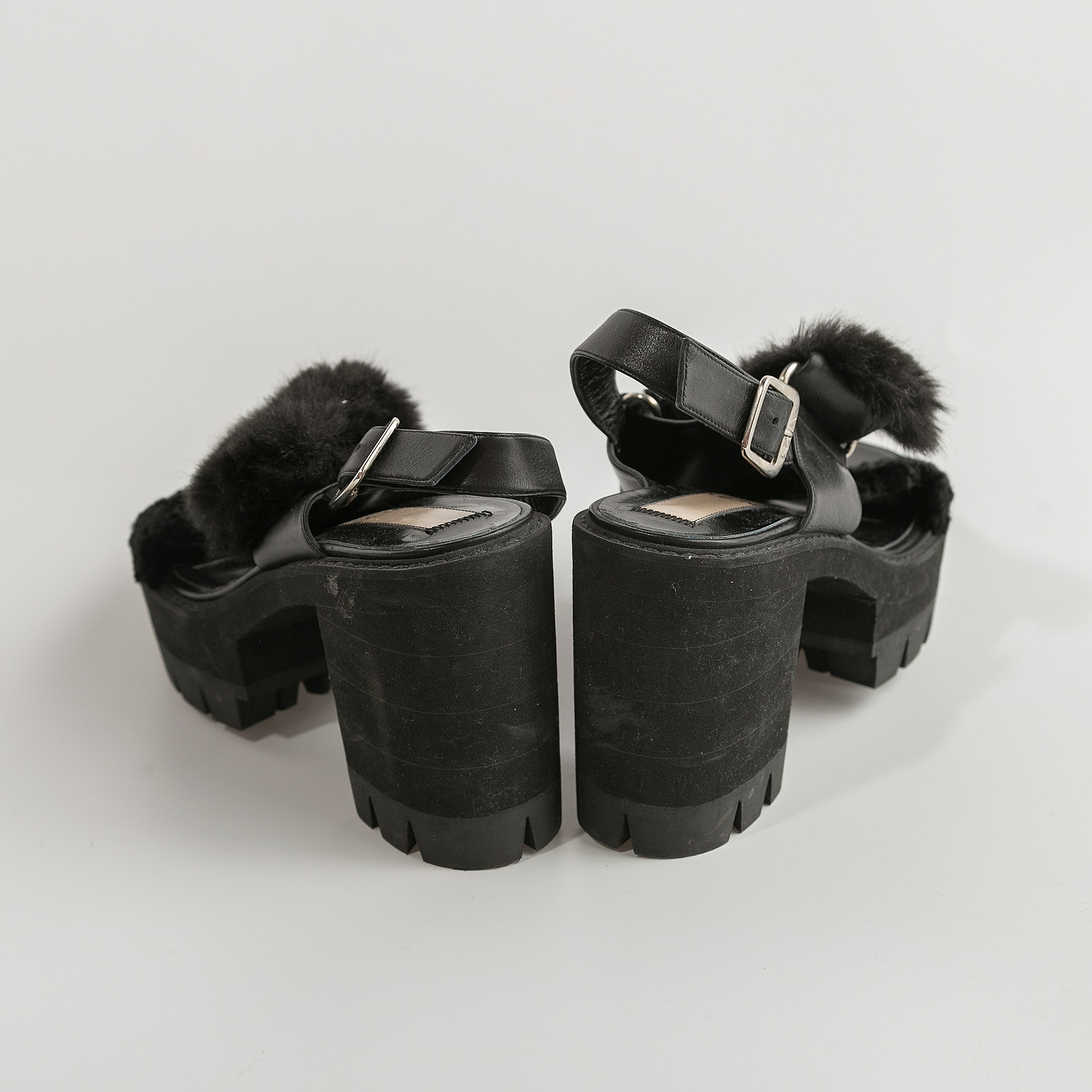 Сандалии  черного цвета N21 - фото из каталога магазина брендовой одежды Second Friend Store Сандалии N21 - купить оригинал в секонд-хенде SFS - 3