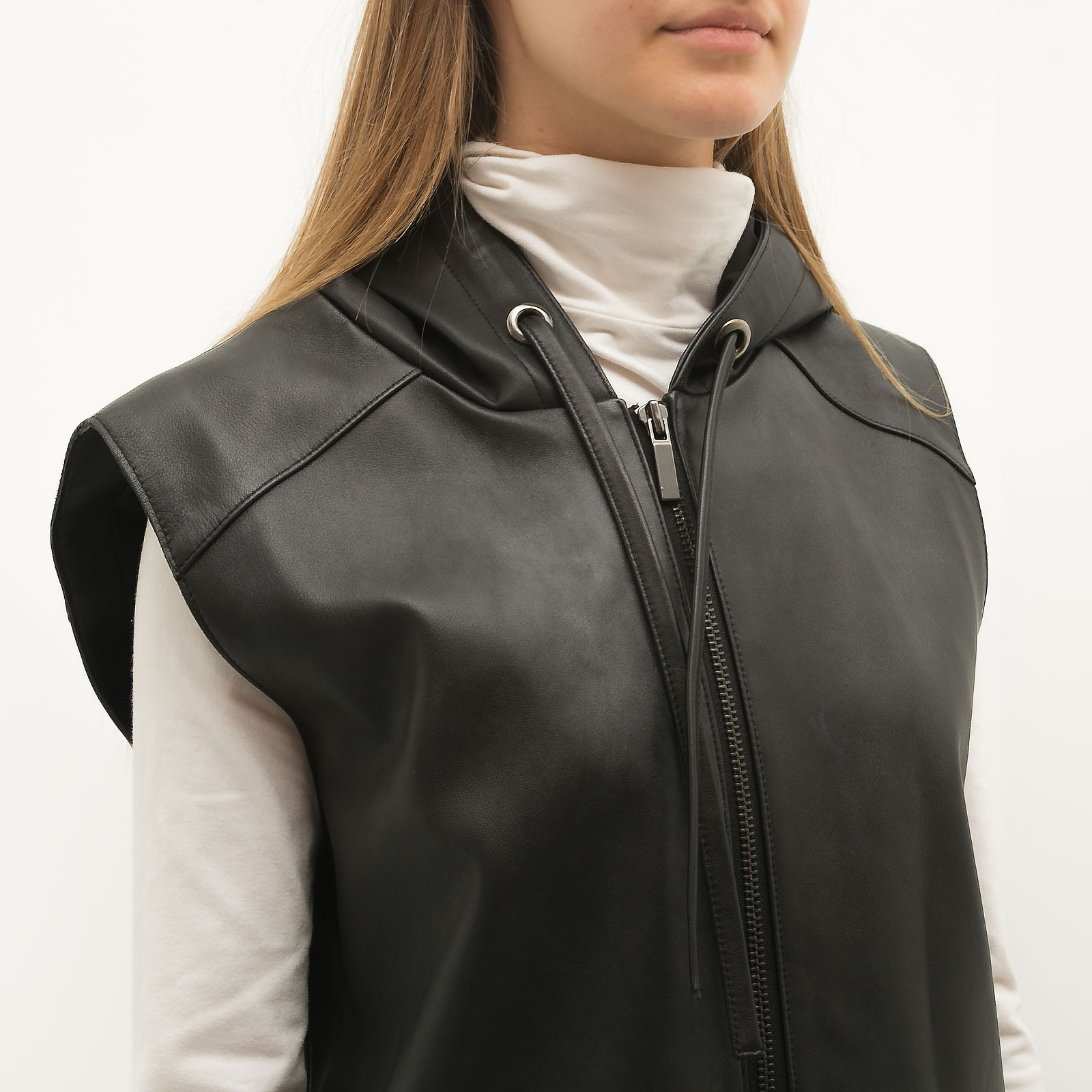 Жилет черного цвета Thomas Wylde - фото из каталога магазина брендовой одежды Second Friend Store Жилет Thomas Wylde - купить оригинал в секонд-хенде SFS - 4