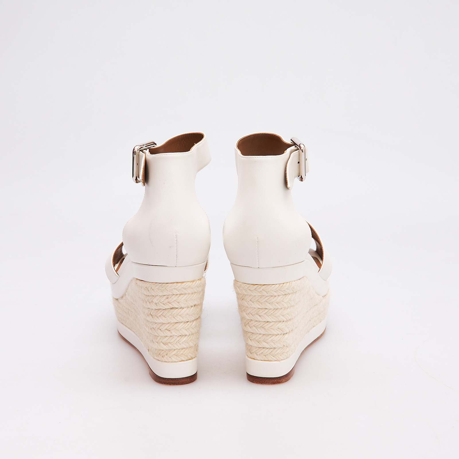 Босоножки  белого цвета Hermes - фото из каталога магазина брендовой одежды Second Friend Store Босоножки Hermes - купить оригинал в секонд-хенде SFS - 3