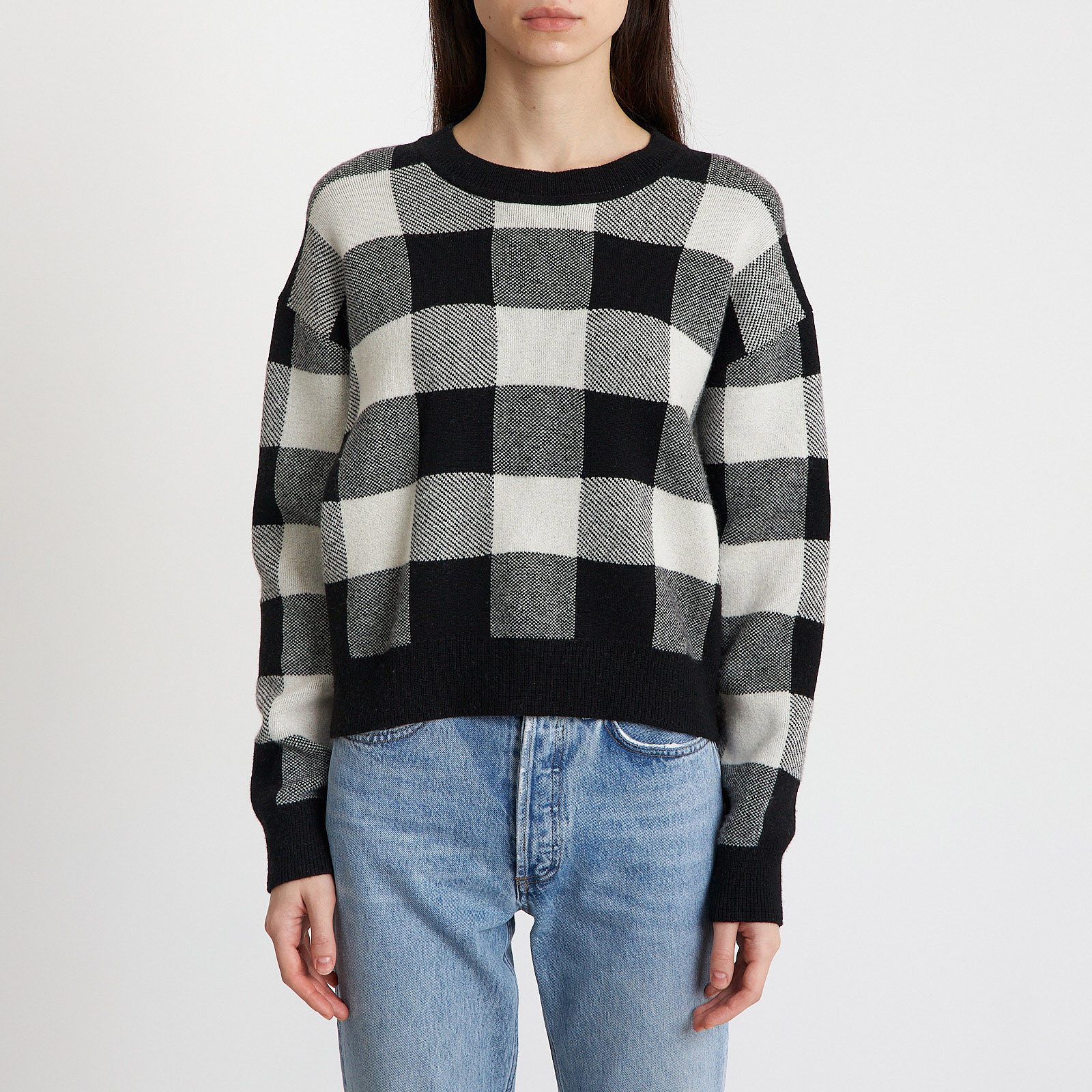 Свитер черного цвета Christian Dior - фото из каталога магазина брендовой одежды Second Friend Store Свитер Christian Dior - купить оригинал в секонд-хенде SFS - 1