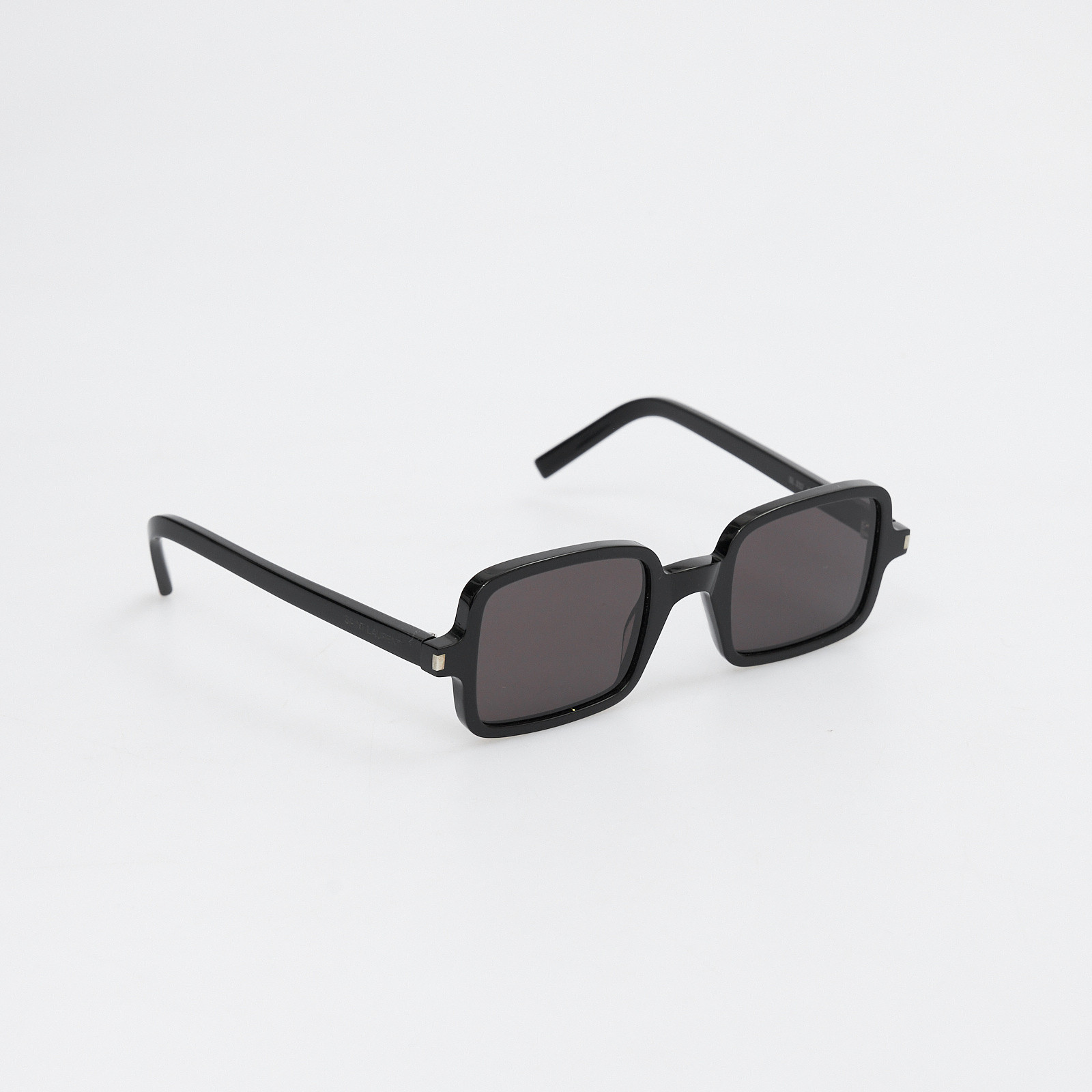 Очки черного цвета Saint Laurent - фото из каталога магазина брендовой одежды Second Friend Store Очки Saint Laurent - купить оригинал в секонд-хенде SFS - 3