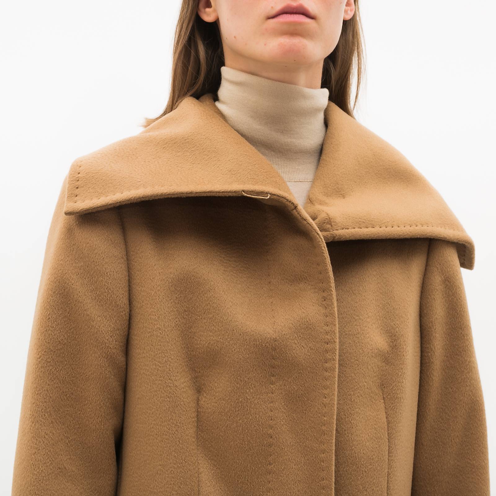 Пальто бежевого цвета Max Mara - фото из каталога магазина брендовой одежды Second Friend Store Пальто Max Mara - купить оригинал в секонд-хенде SFS - 4