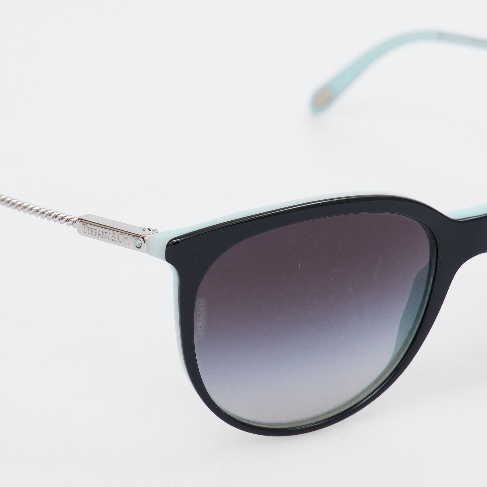 Очки черного цвета Tiffany&Co - фото из каталога магазина брендовой одежды Second Friend Store Очки Tiffany&Co - купить оригинал в секонд-хенде SFS - 4