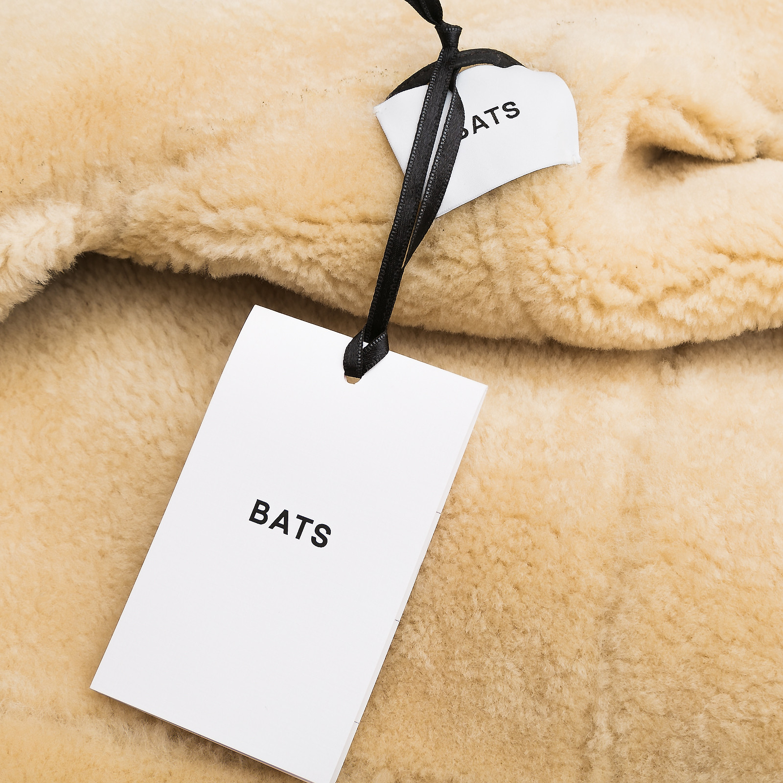 Дубленка черного цвета Bats - фото из каталога магазина брендовой одежды Second Friend Store Дубленка Bats - купить оригинал в секонд-хенде SFS - 5