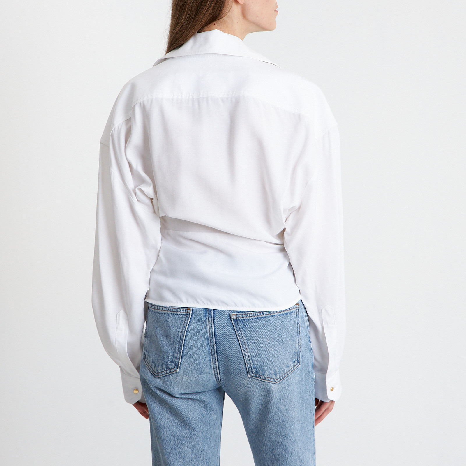 Рубашка  белого цвета Jacquemus - фото из каталога магазина брендовой одежды Second Friend Store Рубашка Jacquemus - купить оригинал в секонд-хенде SFS - 2