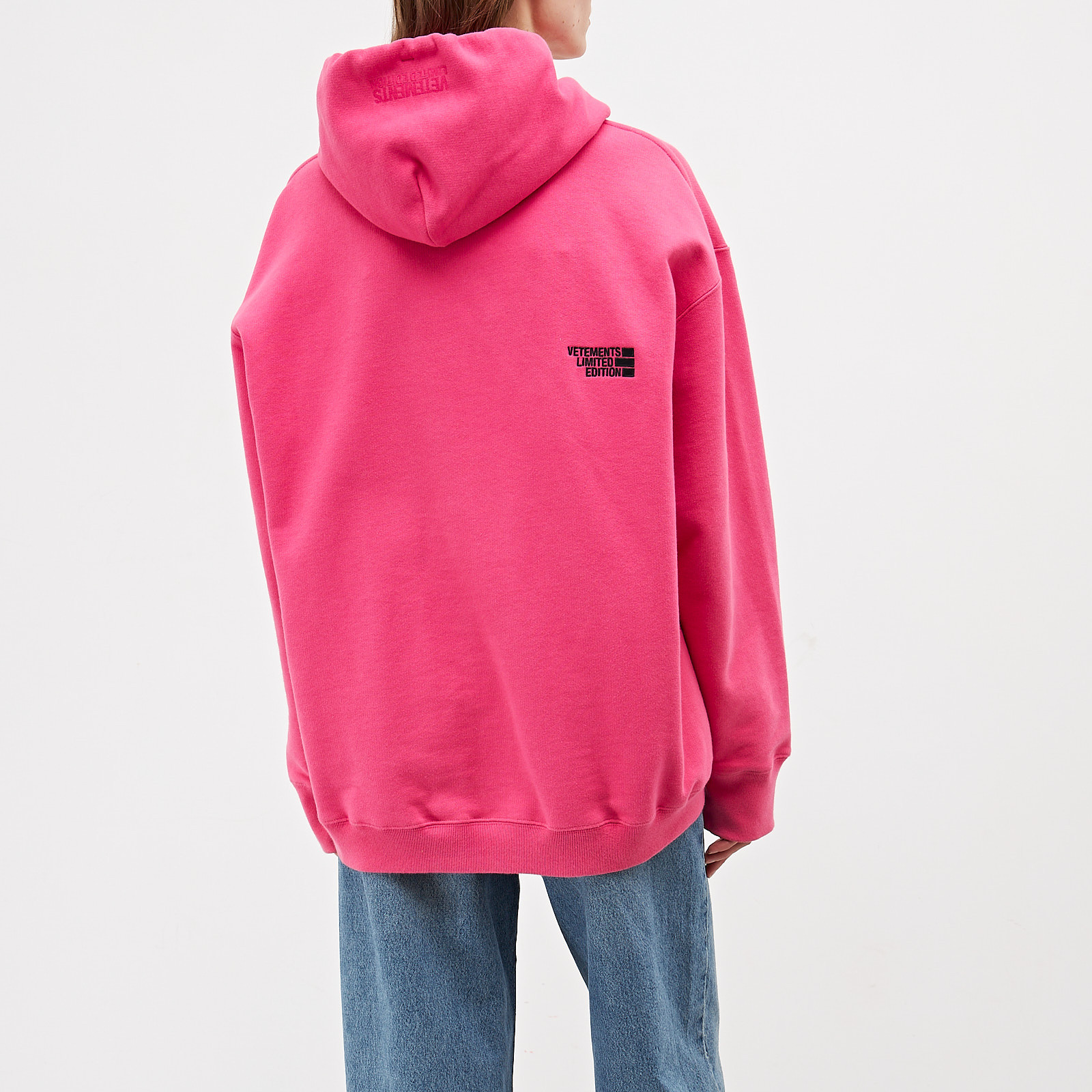 Худи розового цвета Vetements - фото из каталога магазина брендовой одежды Second Friend Store Худи Vetements - купить оригинал в секонд-хенде SFS - 2