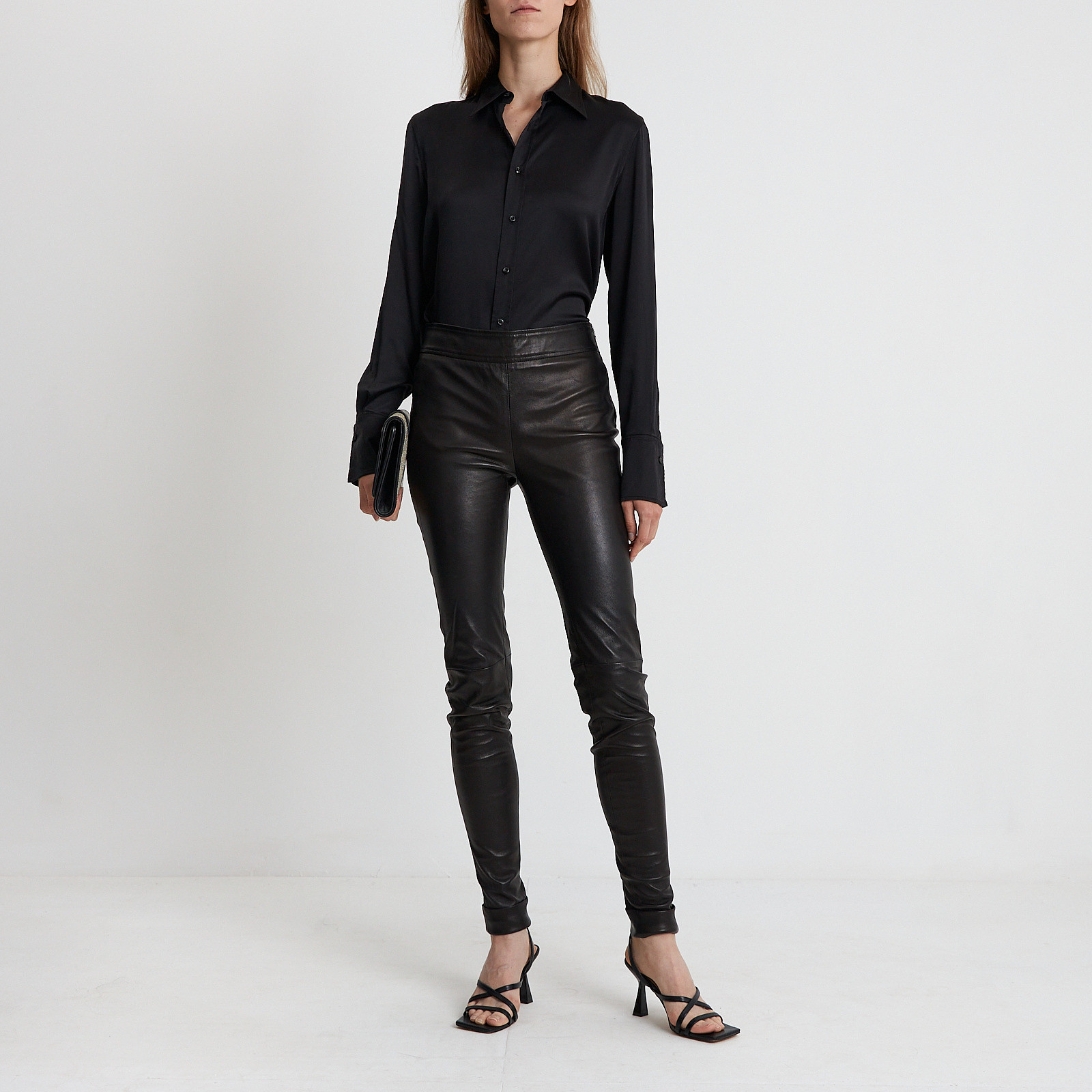 Брюки черного цвета Tom Ford - фото из каталога магазина брендовой одежды Second Friend Store Брюки Tom Ford - купить оригинал в секонд-хенде SFS - 2