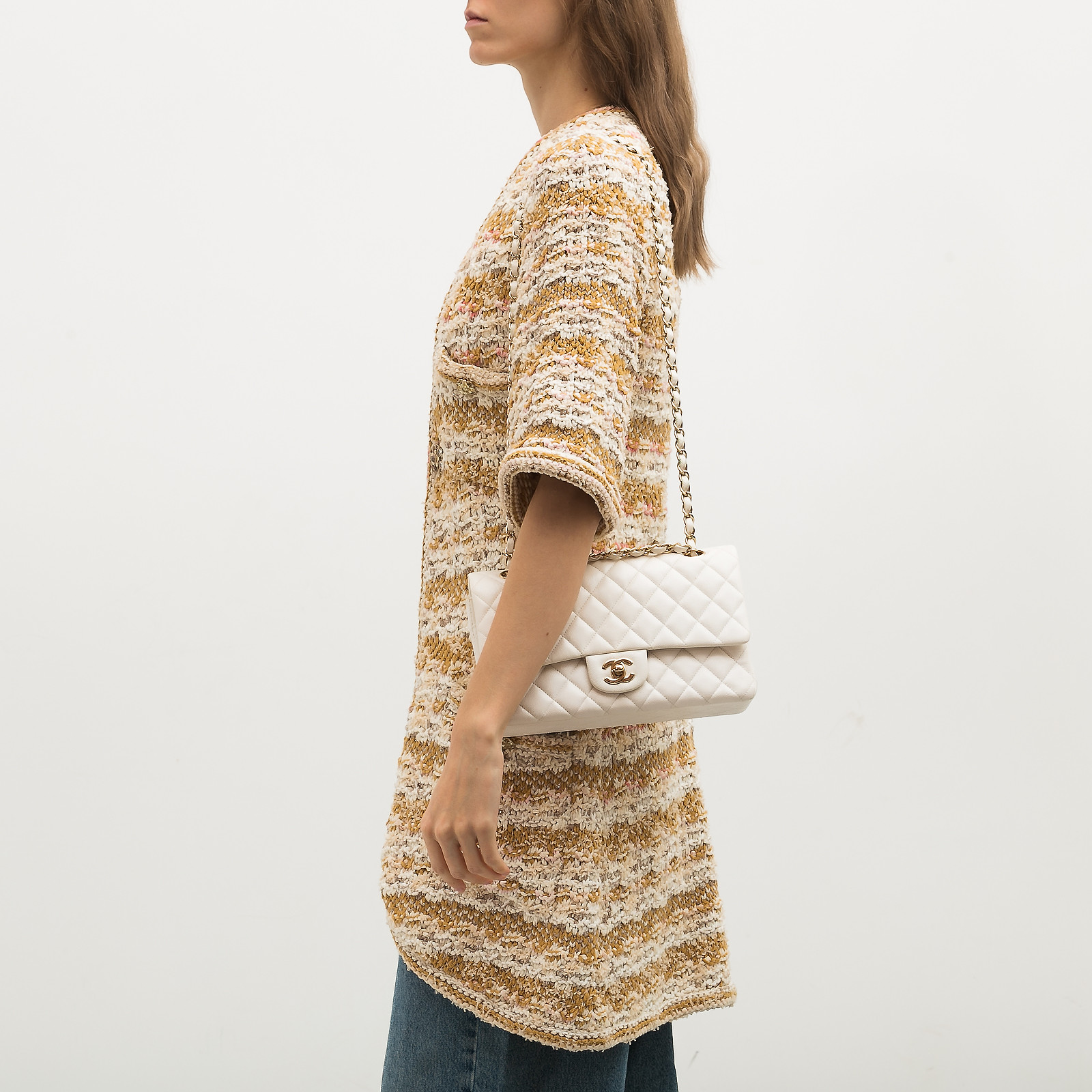 Сумка белого цвета Chanel - фото из каталога магазина брендовой одежды Second Friend Store Сумка Chanel - купить оригинал в секонд-хенде SFS - 2