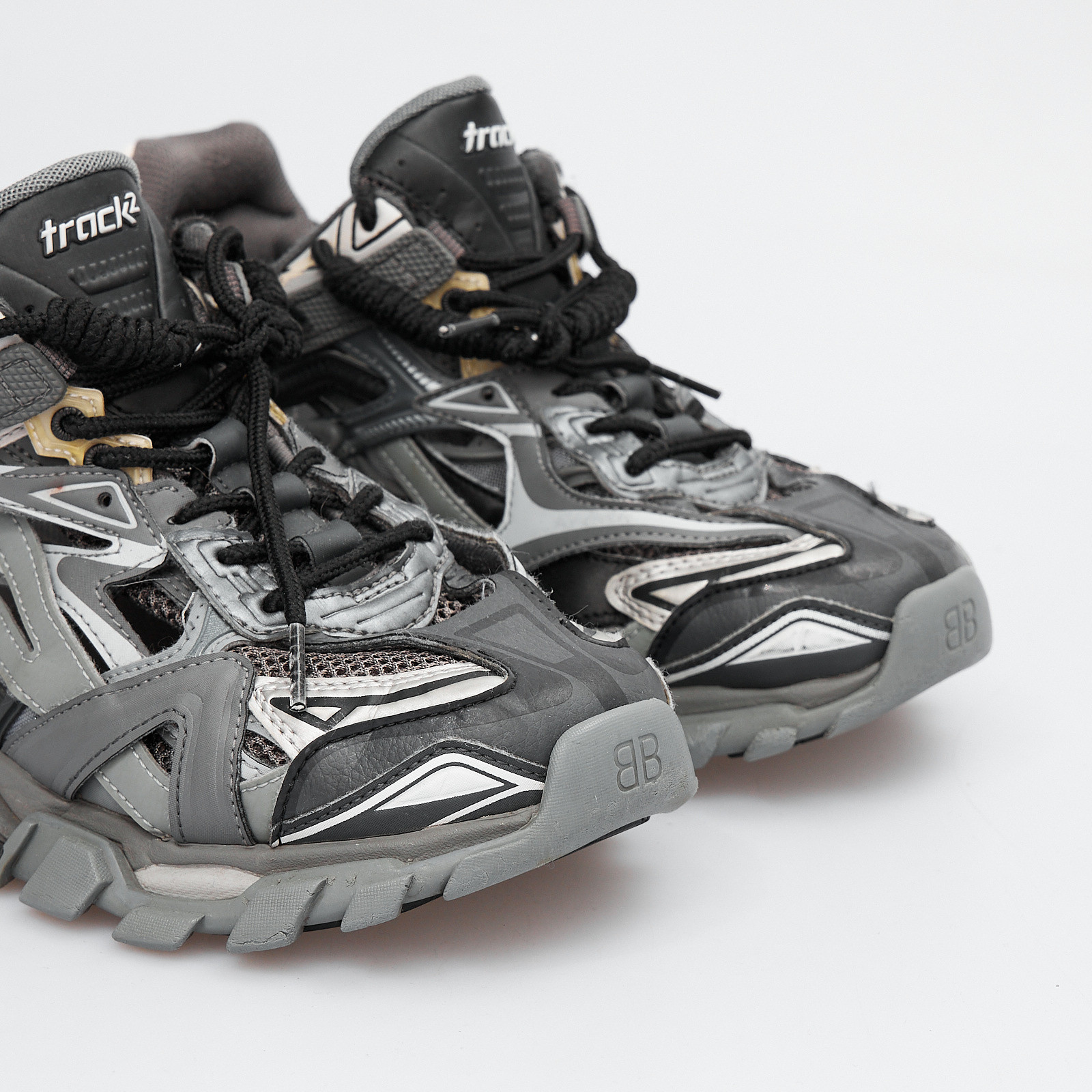 Кроссовки серого цвета Balenciaga - фото из каталога магазина брендовой одежды Second Friend Store Кроссовки Balenciaga - купить оригинал в секонд-хенде SFS - 4