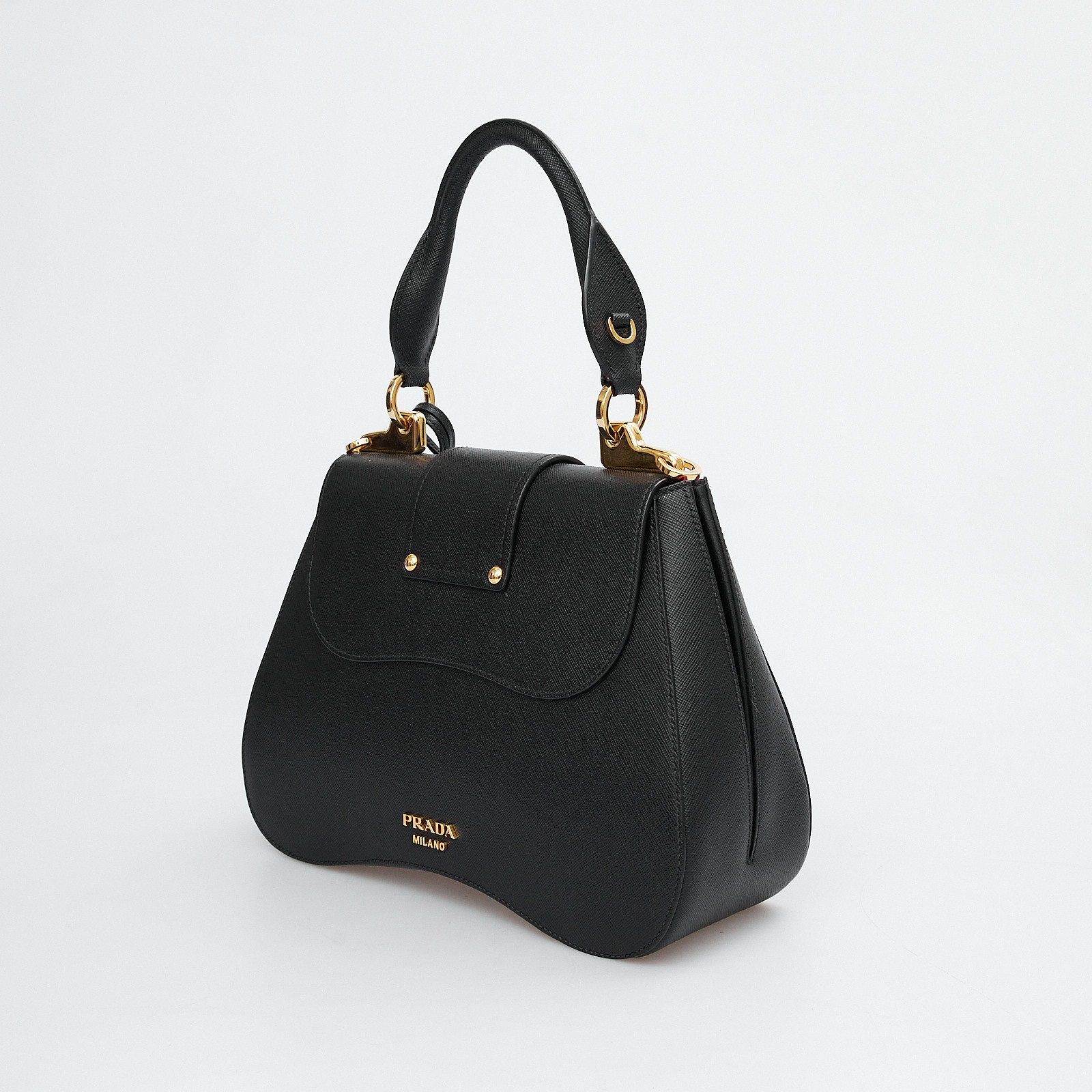 Сумка  черного цвета Prada - фото из каталога магазина брендовой одежды Second Friend Store Сумка Prada - купить оригинал в секонд-хенде SFS - 4