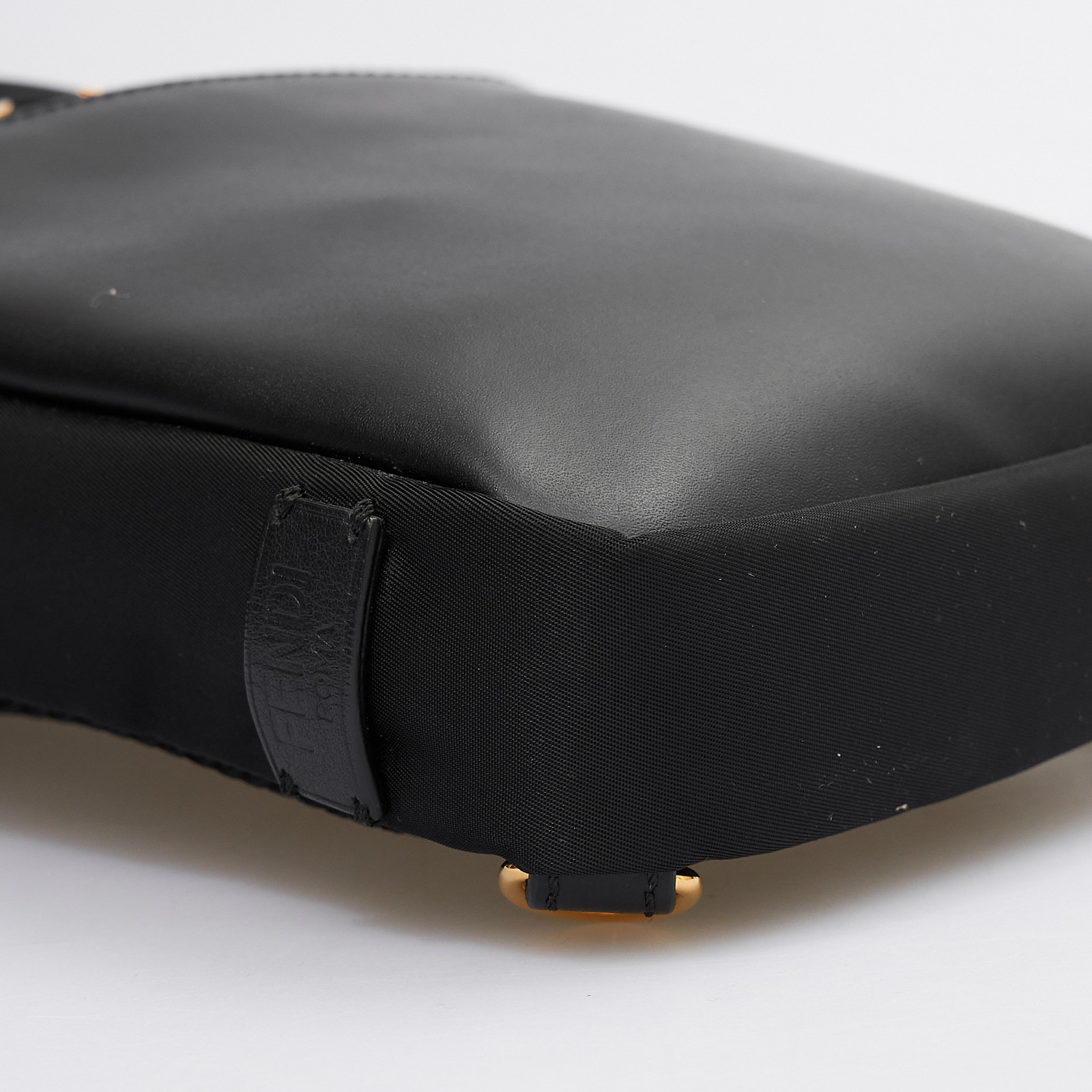 Сумка черного цвета Fendi - фото из каталога магазина брендовой одежды Second Friend Store Сумка Fendi - купить оригинал в секонд-хенде SFS - 6