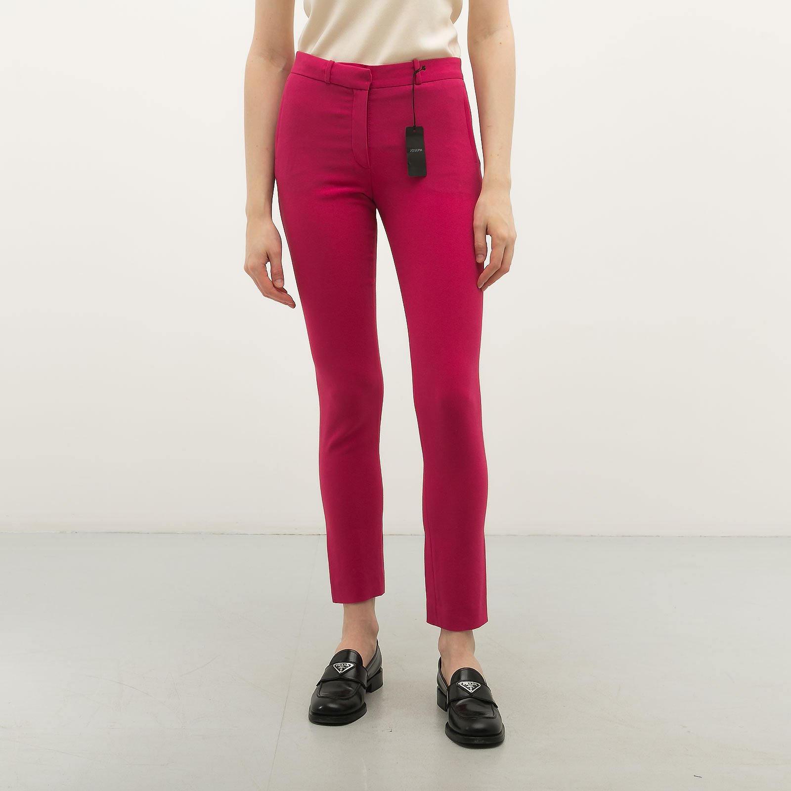 Брюки розового цвета Joseph - фото из каталога магазина брендовой одежды Second Friend Store Брюки Joseph - купить оригинал в секонд-хенде SFS - 1