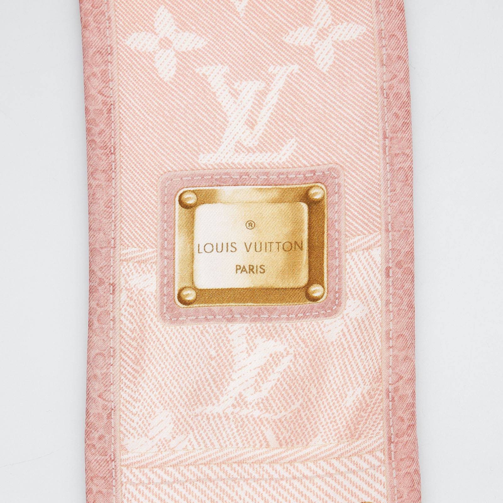 Платок розового цвета Louis Vuitton - фото из каталога магазина брендовой одежды Second Friend Store Платок Louis Vuitton - купить оригинал в секонд-хенде SFS - 5