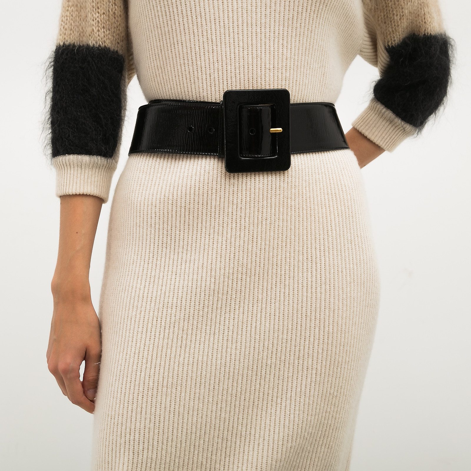 Ремень черного цвета Yves Saint Laurent - фото из каталога магазина брендовой одежды Second Friend Store Ремень Yves Saint Laurent - купить оригинал в секонд-хенде SFS - 2