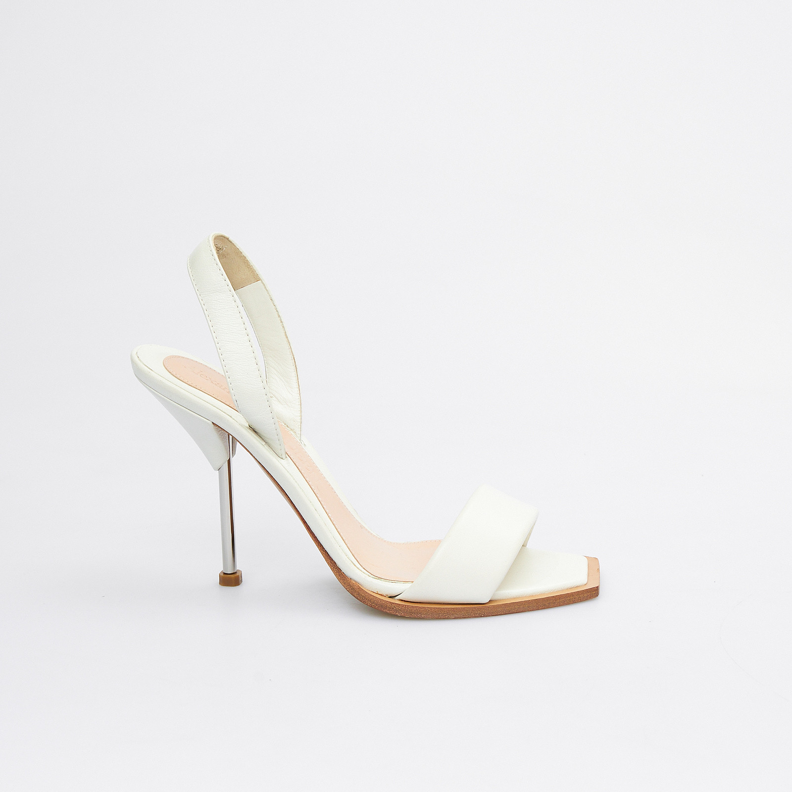 Босоножки белого цвета Alexander McQueen - фото из каталога магазина брендовой одежды Second Friend Store Босоножки Alexander McQueen - купить оригинал в секонд-хенде SFS - 1