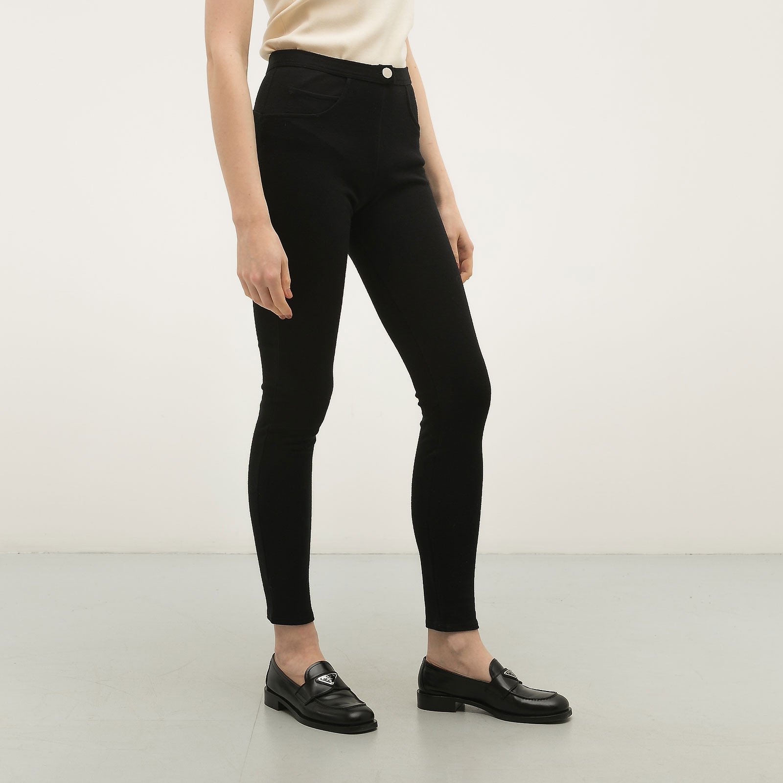 Брюки черного цвета MM6 Maison Margiela - фото из каталога магазина брендовой одежды Second Friend Store Брюки MM6 Maison Margiela - купить оригинал в секонд-хенде SFS - 3