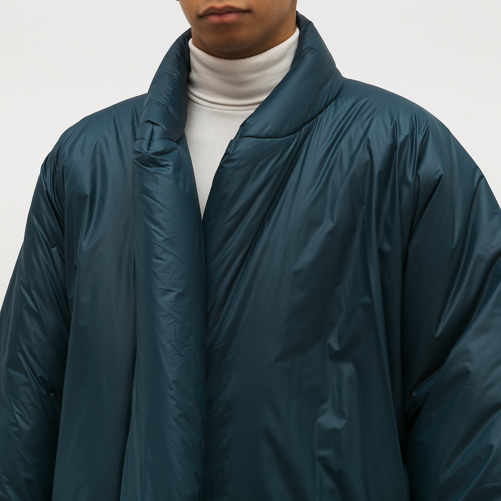 Пальто голубого цвета Yeezy x GAP - фото из каталога магазина брендовой одежды Second Friend Store Пальто Yeezy x GAP - купить оригинал в секонд-хенде SFS - 4