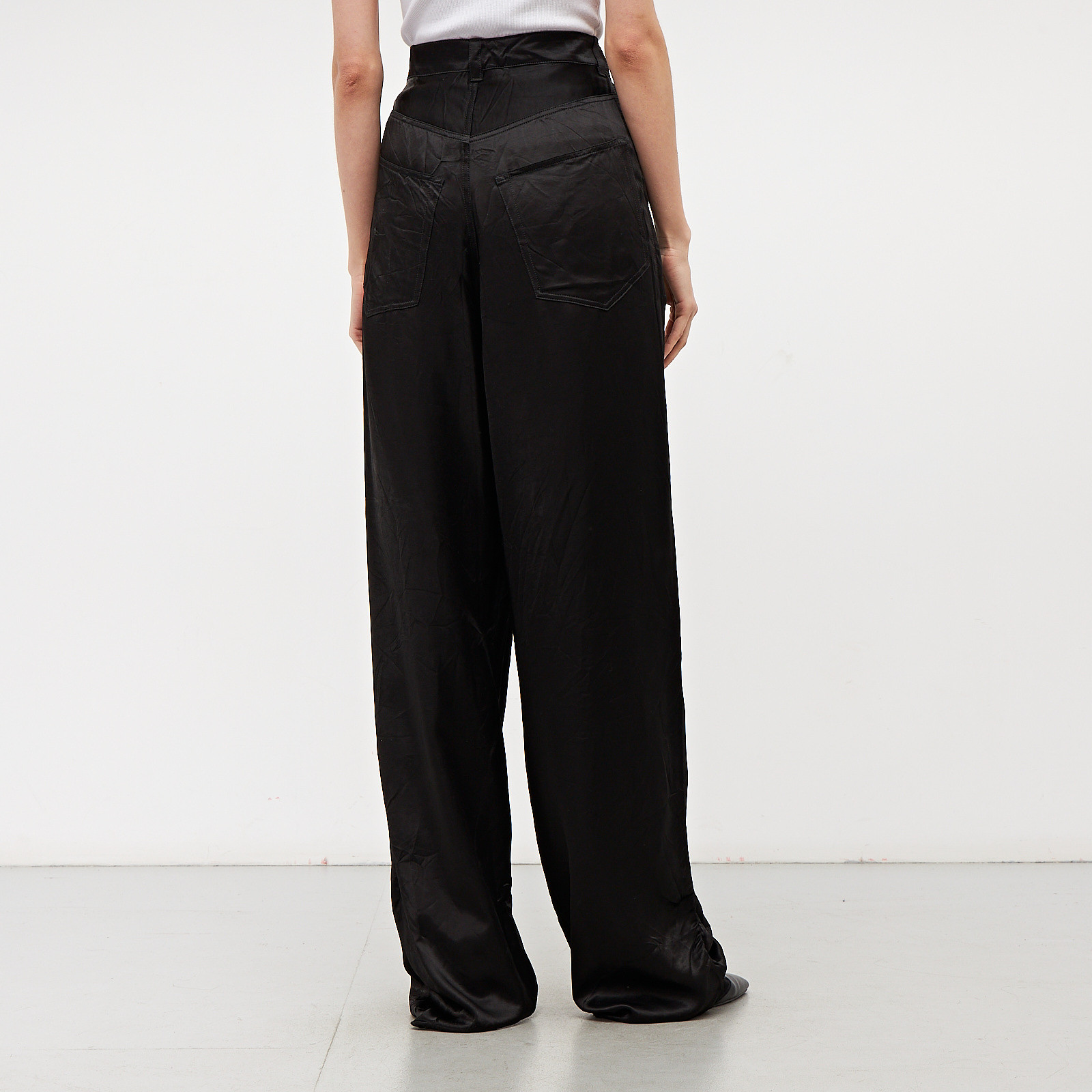 Брюки черного цвета Balenciaga - фото из каталога магазина брендовой одежды Second Friend Store Брюки Balenciaga - купить оригинал в секонд-хенде SFS - 3