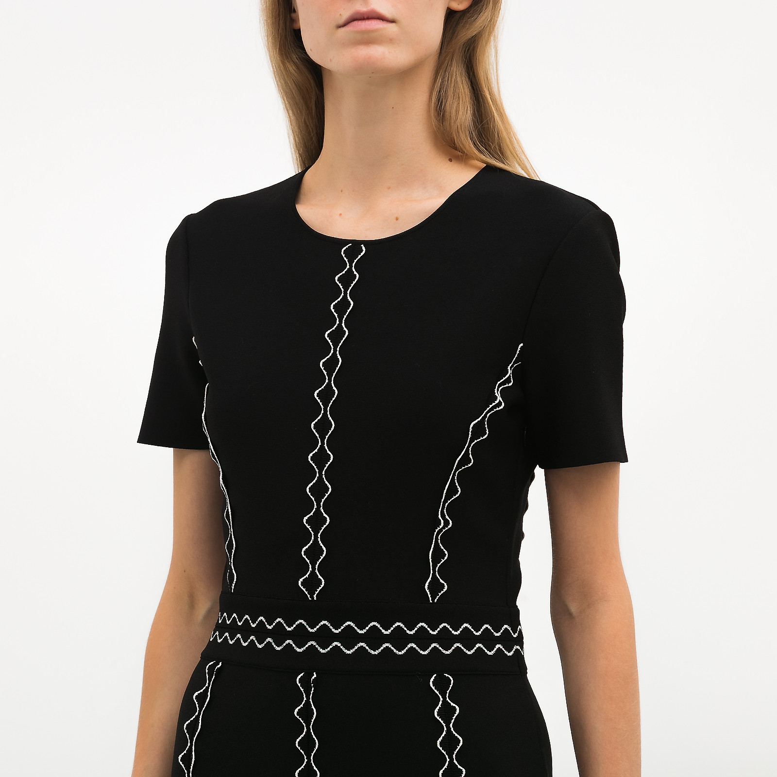 Платье черного цвета Alexander McQueen - фото из каталога магазина брендовой одежды Second Friend Store Платье Alexander McQueen - купить оригинал в секонд-хенде SFS - 3