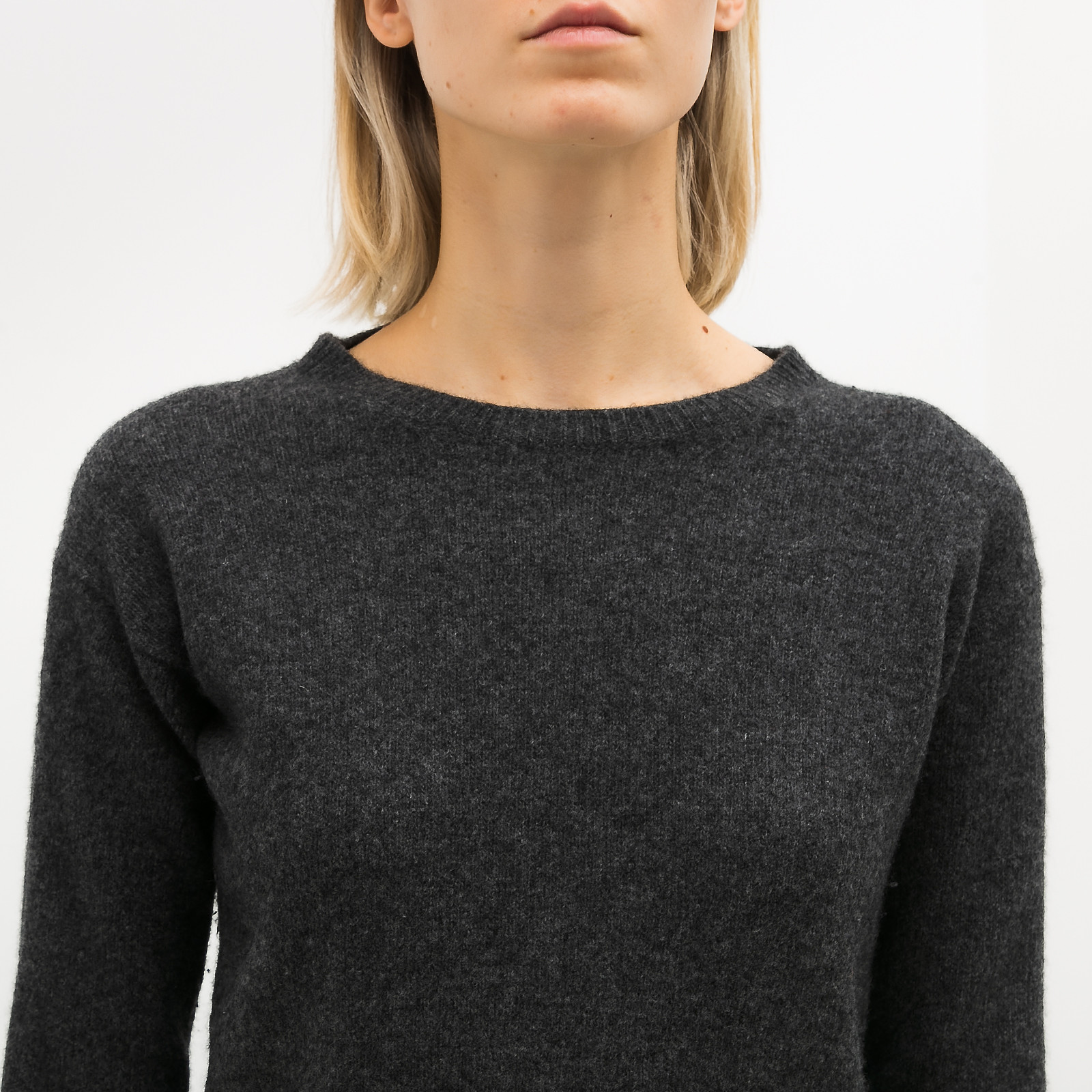 Свитер серого цвета Prada - фото из каталога магазина брендовой одежды Second Friend Store Свитер Prada - купить оригинал в секонд-хенде SFS - 4