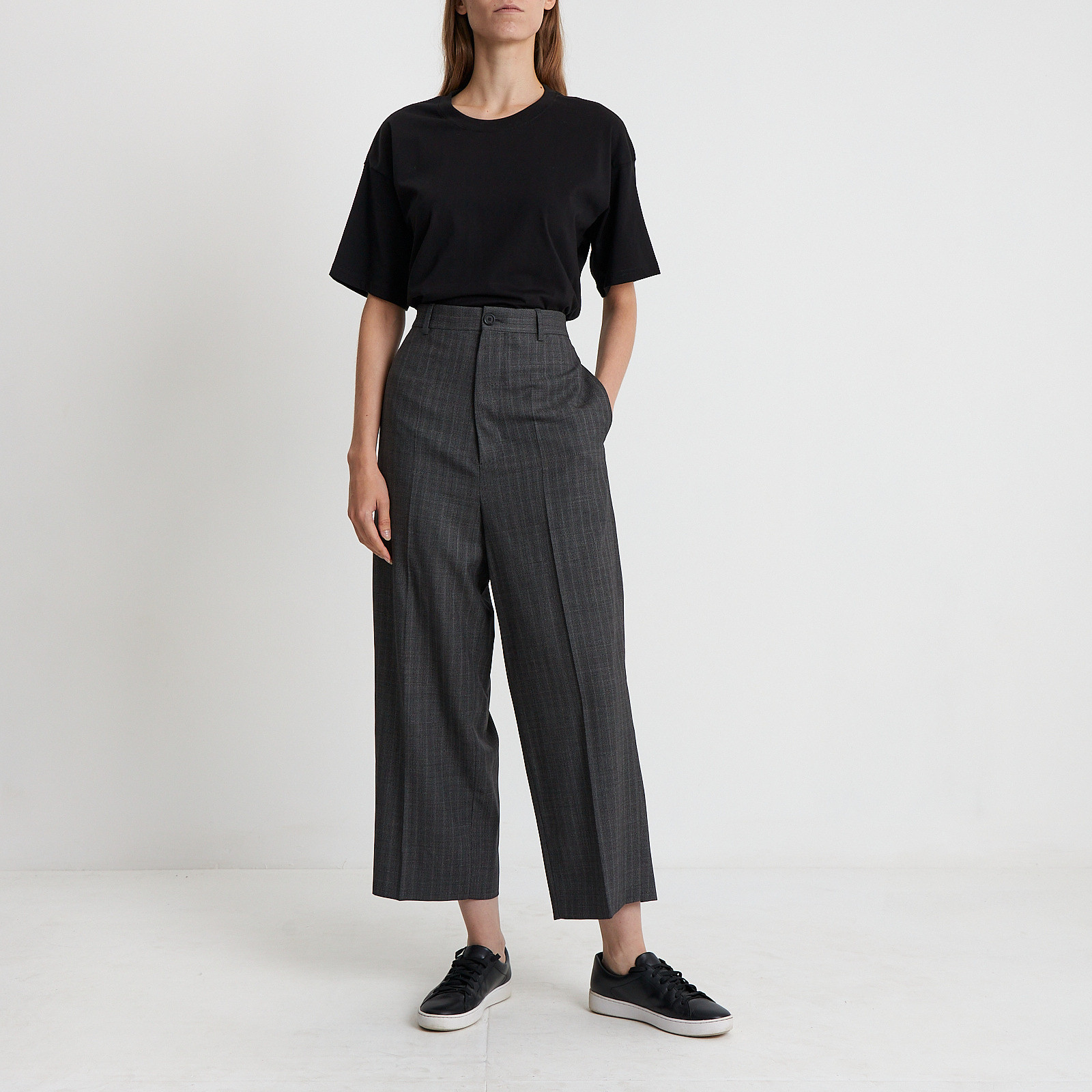Брюки серого цвета Balenciaga - фото из каталога магазина брендовой одежды Second Friend Store Брюки Balenciaga - купить оригинал в секонд-хенде SFS - 2