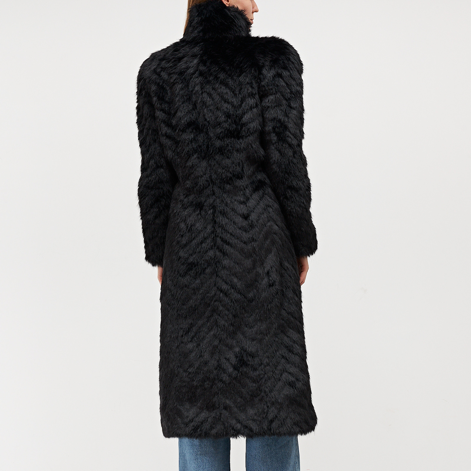 Шуба черного цвета Balenciaga - фото из каталога магазина брендовой одежды Second Friend Store Шуба Balenciaga - купить оригинал в секонд-хенде SFS - 3