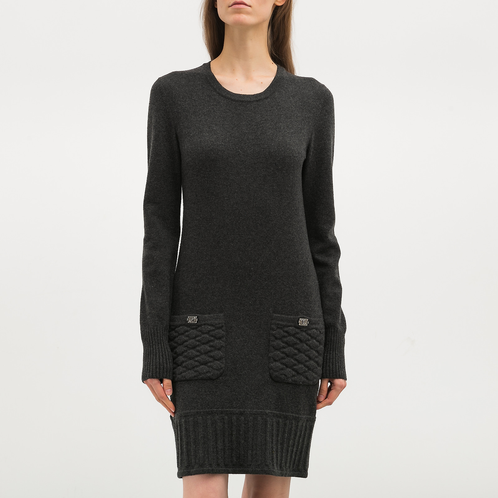 Платье серого цвета Chanel - фото из каталога магазина брендовой одежды Second Friend Store Платье Chanel - купить оригинал в секонд-хенде SFS - 1