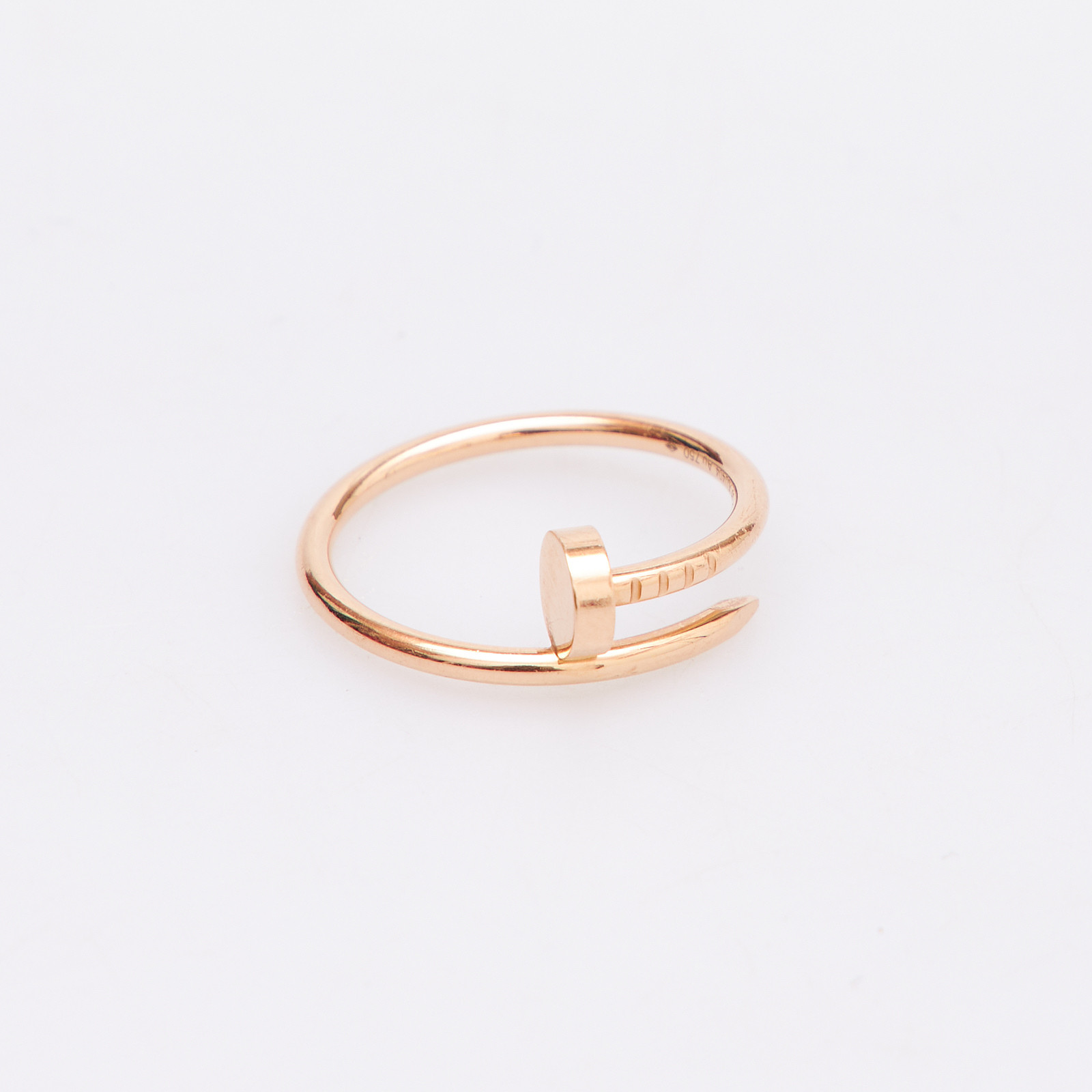 Кольцо золотого цвета Cartier - фото из каталога магазина брендовой одежды Second Friend Store Кольцо Cartier - купить оригинал в секонд-хенде SFS - 1