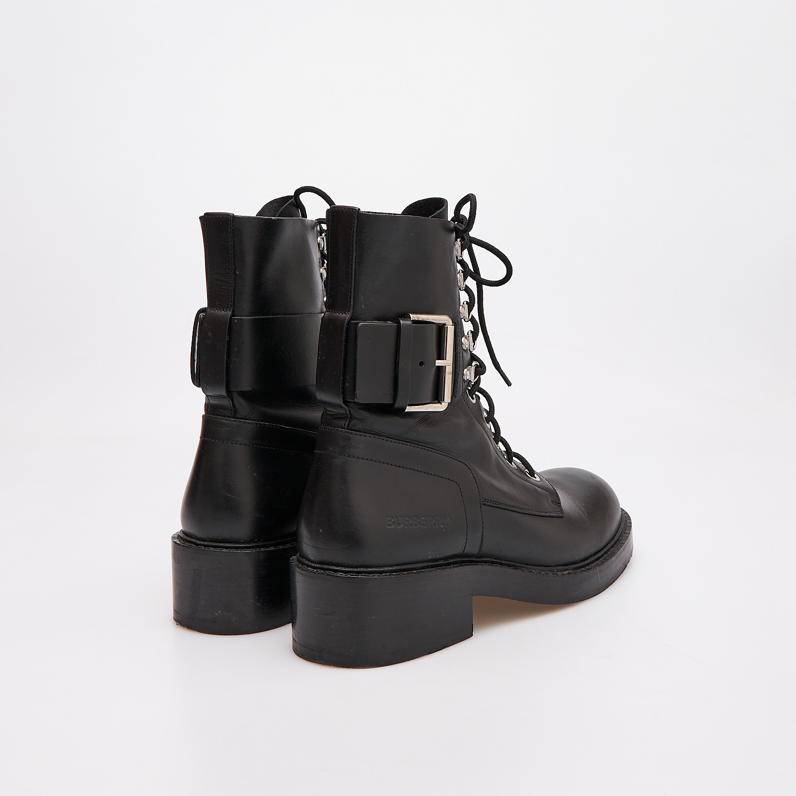 Ботинки черного цвета Burberry - фото из каталога магазина брендовой одежды Second Friend Store Ботинки Burberry - купить оригинал в секонд-хенде SFS - 3