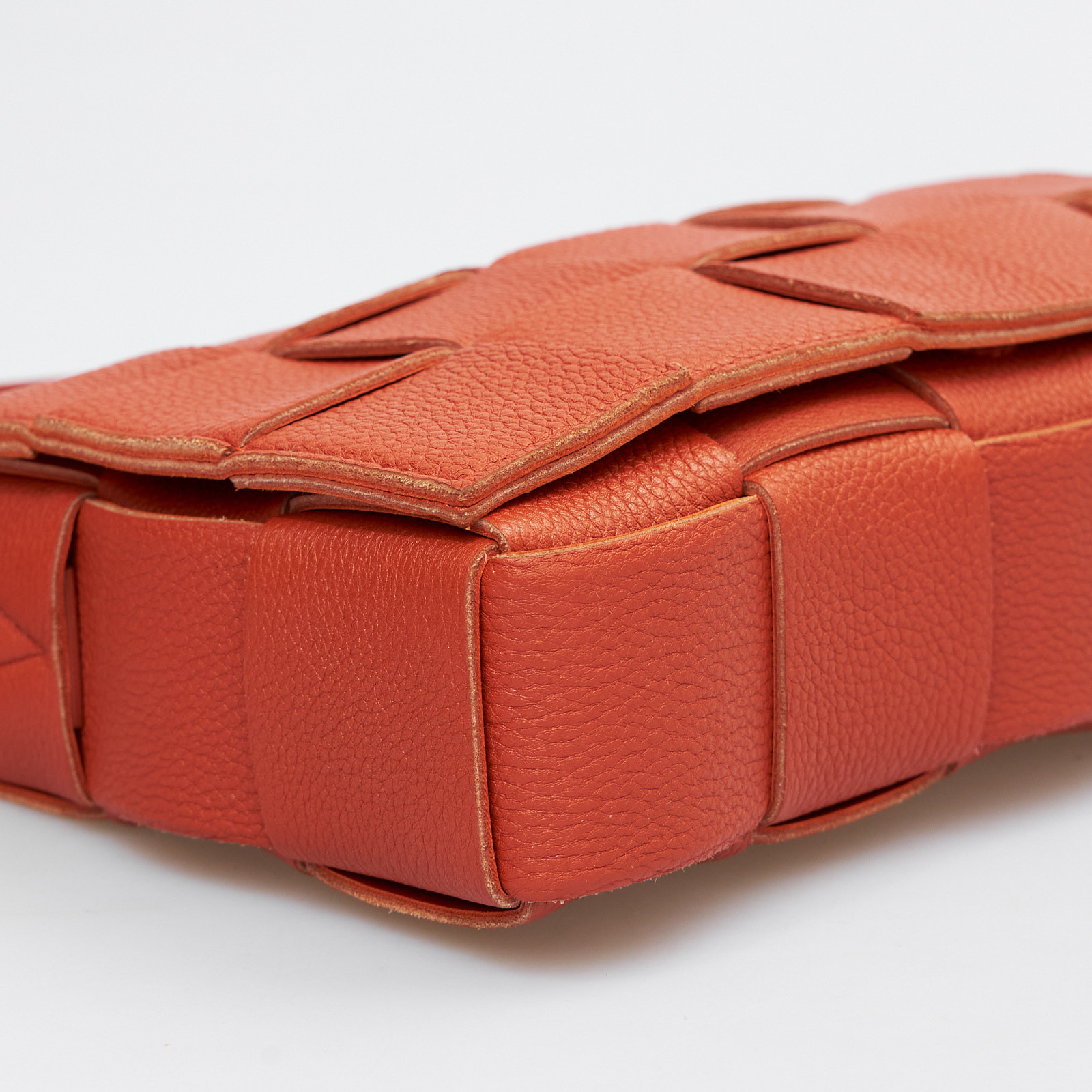 Сумка оранжевого цвета Bottega Veneta - фото из каталога магазина брендовой одежды Second Friend Store Сумка Bottega Veneta - купить оригинал в секонд-хенде SFS - 6