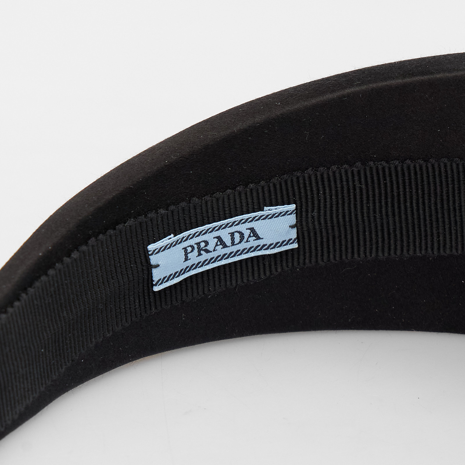 Ободок черного цвета Prada - фото из каталога магазина брендовой одежды Second Friend Store Ободок Prada - купить оригинал в секонд-хенде SFS - 4