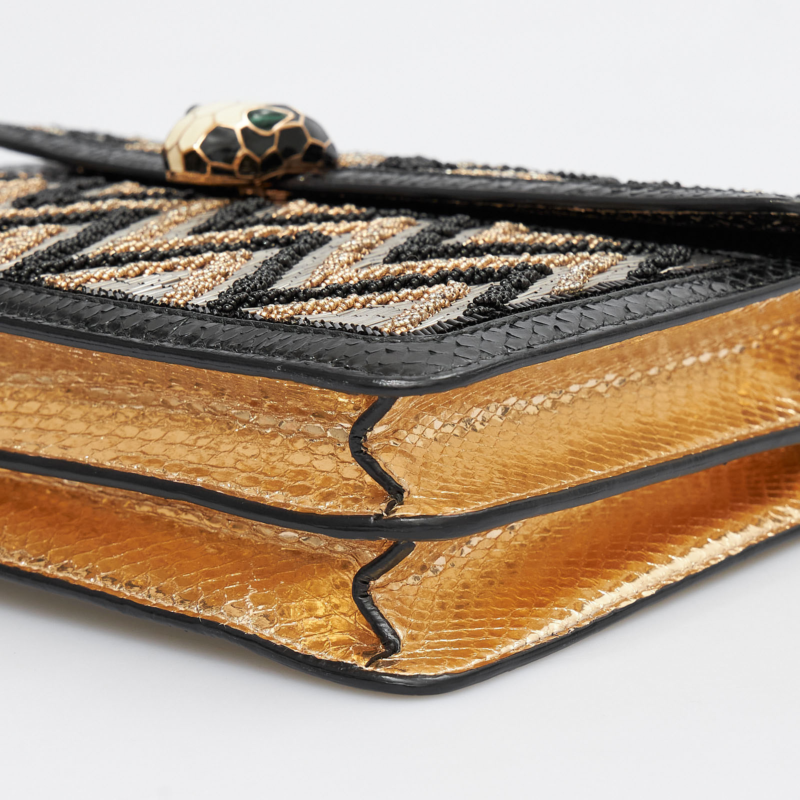 Сумка черного цвета Bvlgari - фото из каталога магазина брендовой одежды Second Friend Store Сумка Bvlgari - купить оригинал в секонд-хенде SFS - 6