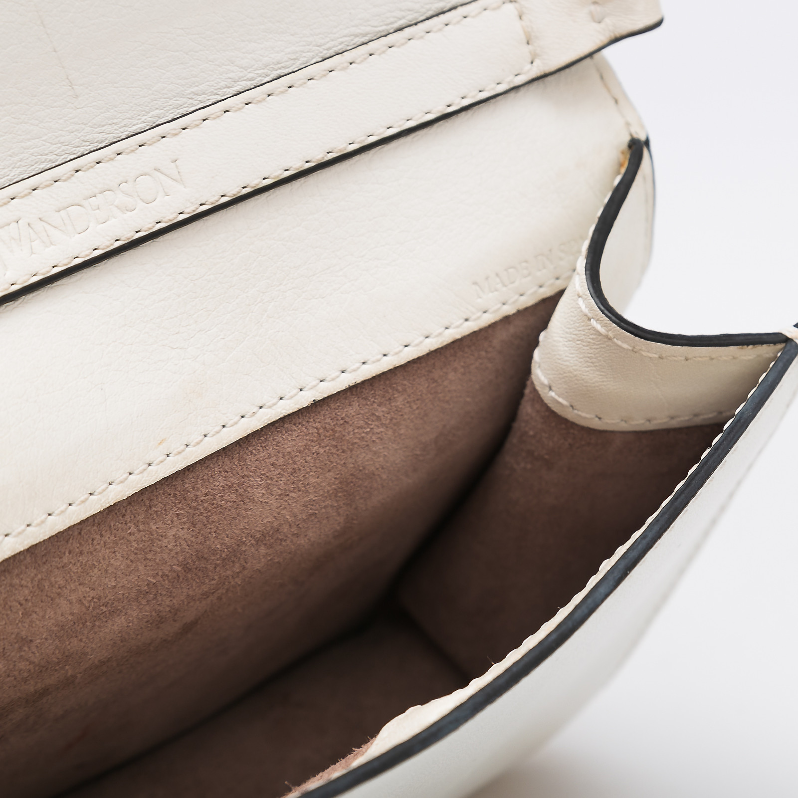 Сумка белого цвета JW Anderson - фото из каталога магазина брендовой одежды Second Friend Store Сумка JW Anderson - купить оригинал в секонд-хенде SFS - 5