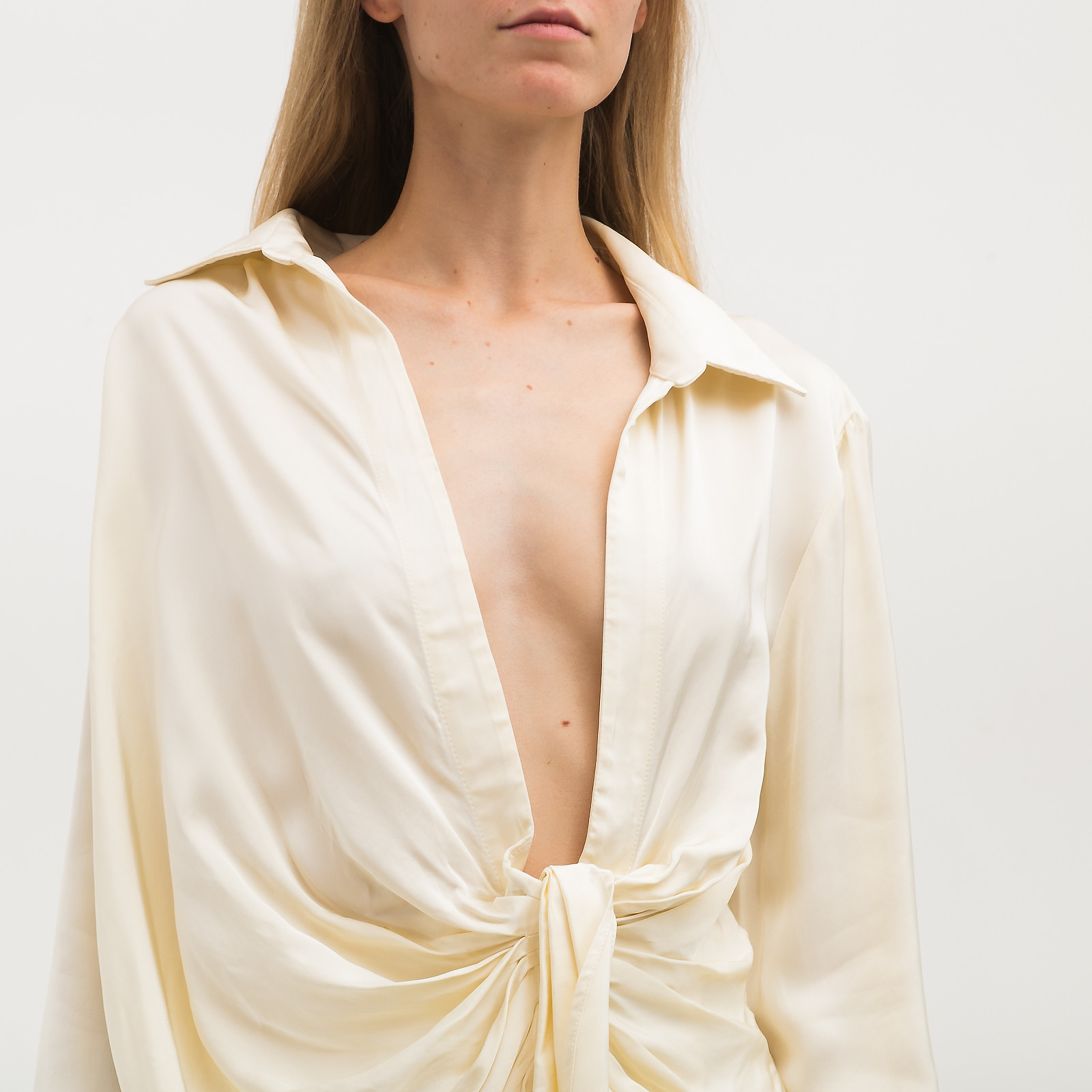 Платье белого цвета Jacquemus - фото из каталога магазина брендовой одежды Second Friend Store Платье Jacquemus - купить оригинал в секонд-хенде SFS - 4
