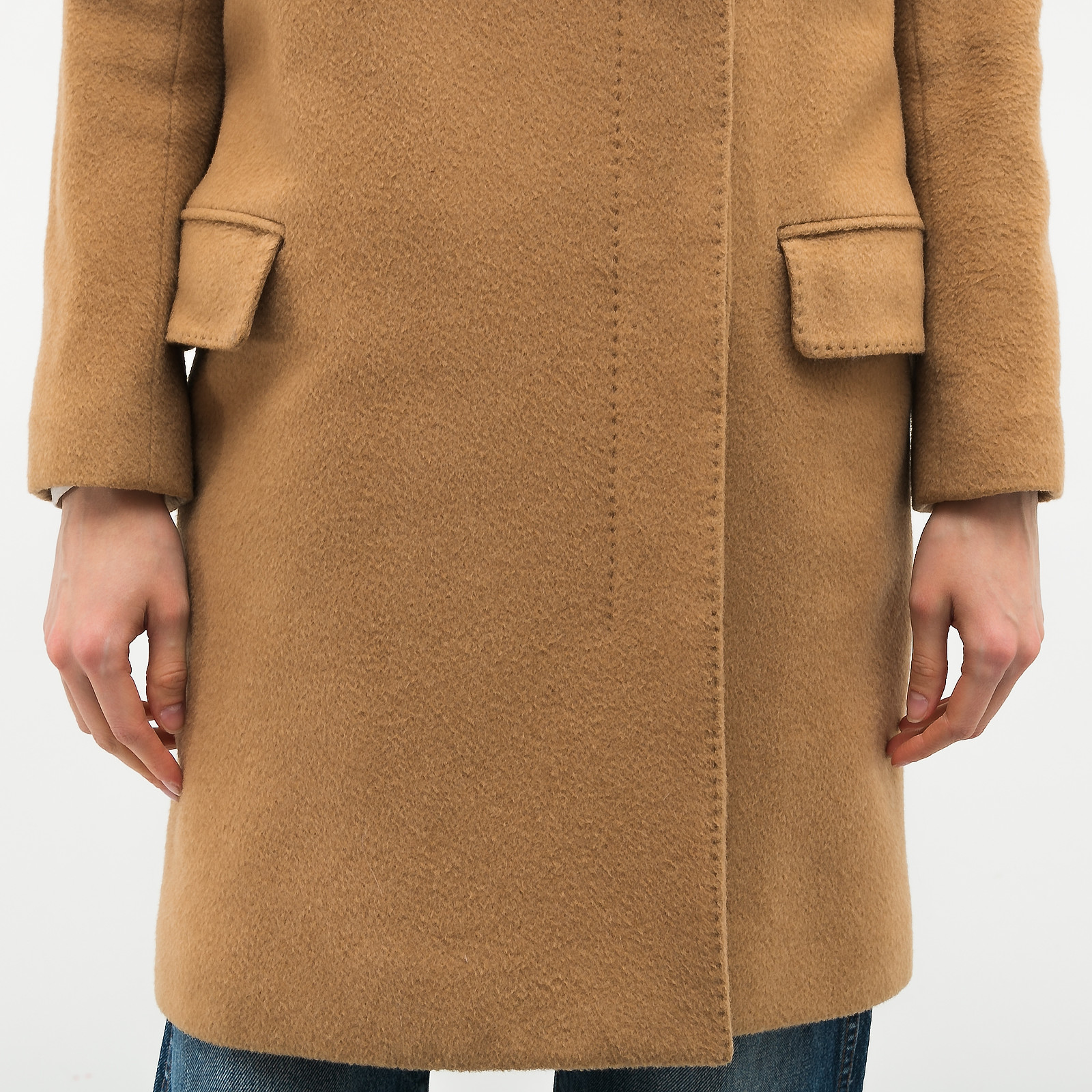 Пальто бежевого цвета The Row - фото из каталога магазина брендовой одежды Second Friend Store Пальто The Row - купить оригинал в секонд-хенде SFS - 4