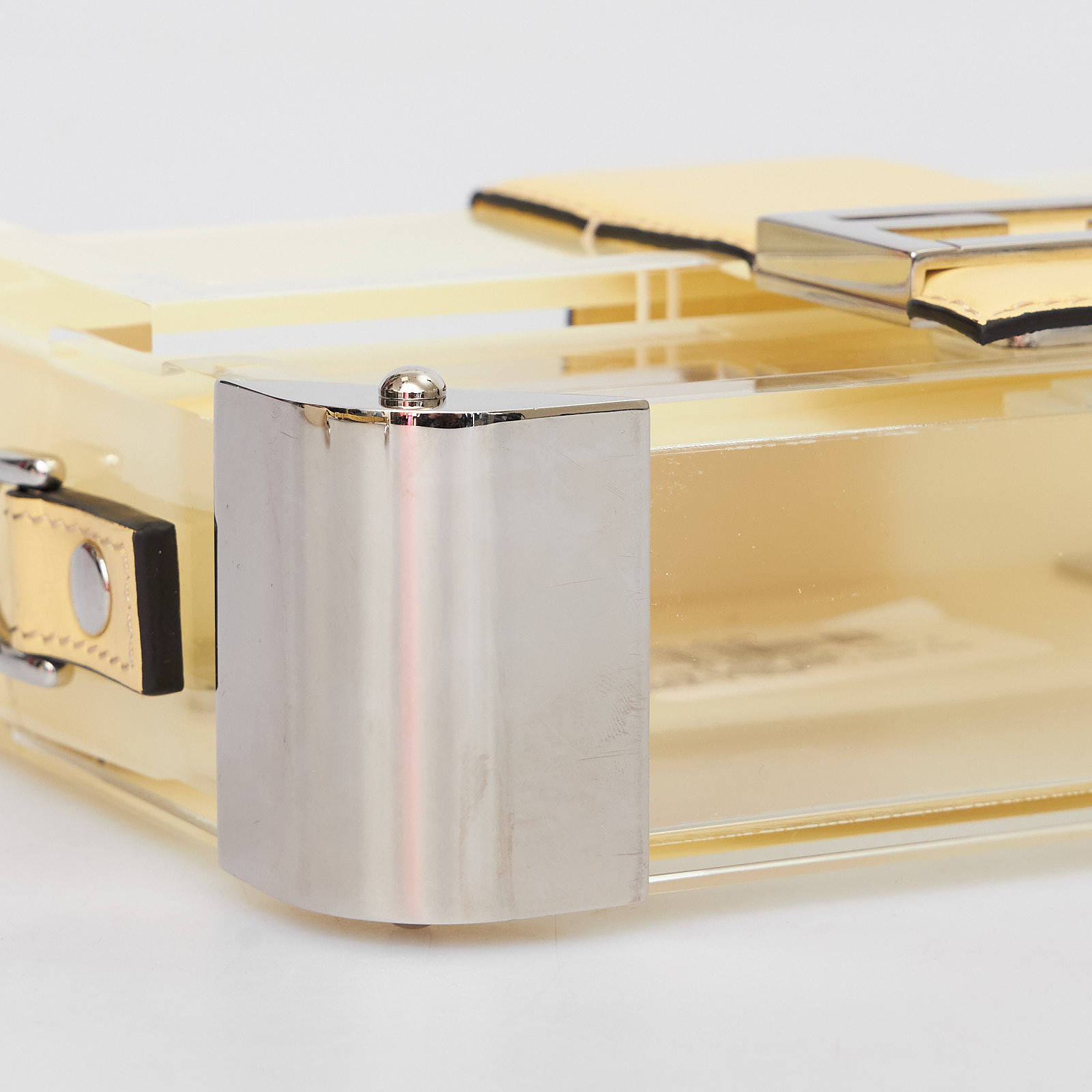 Сумка желтого цвета Fendi - фото из каталога магазина брендовой одежды Second Friend Store Сумка Fendi - купить оригинал в секонд-хенде SFS - 6