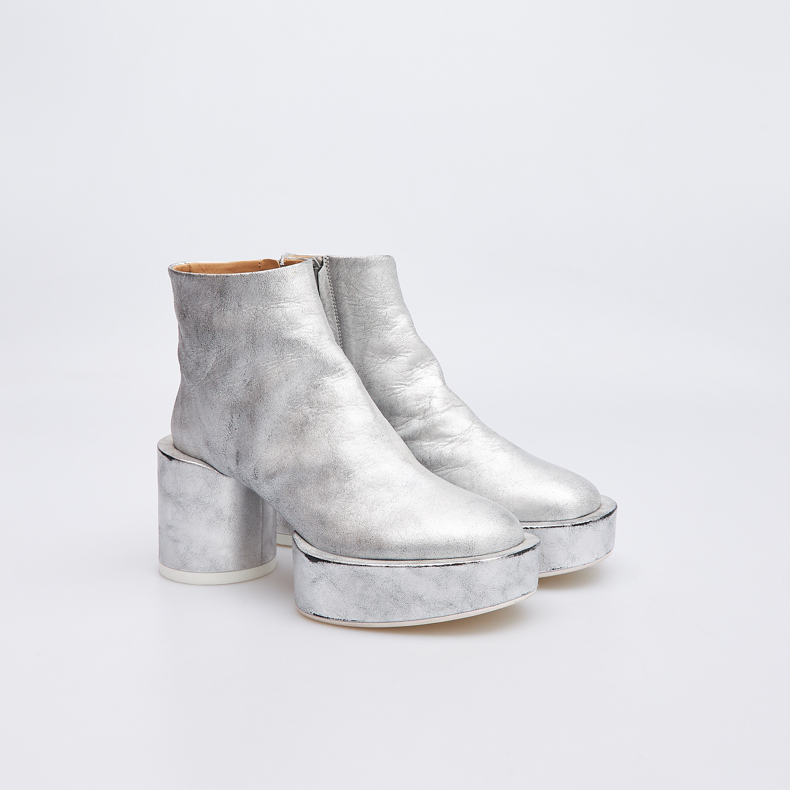 Ботильоны серебряного цвета MM6 Maison Margiela - фото из каталога магазина брендовой одежды Second Friend Store Ботильоны MM6 Maison Margiela - купить оригинал в секонд-хенде SFS - 2