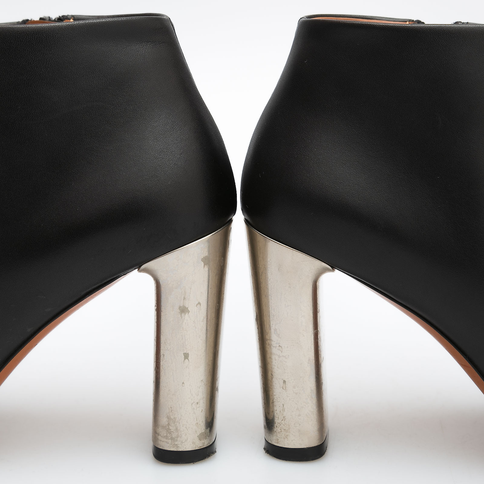 Ботильоны черного цвета Celine - фото из каталога магазина брендовой одежды Second Friend Store Ботильоны Celine - купить оригинал в секонд-хенде SFS - 5