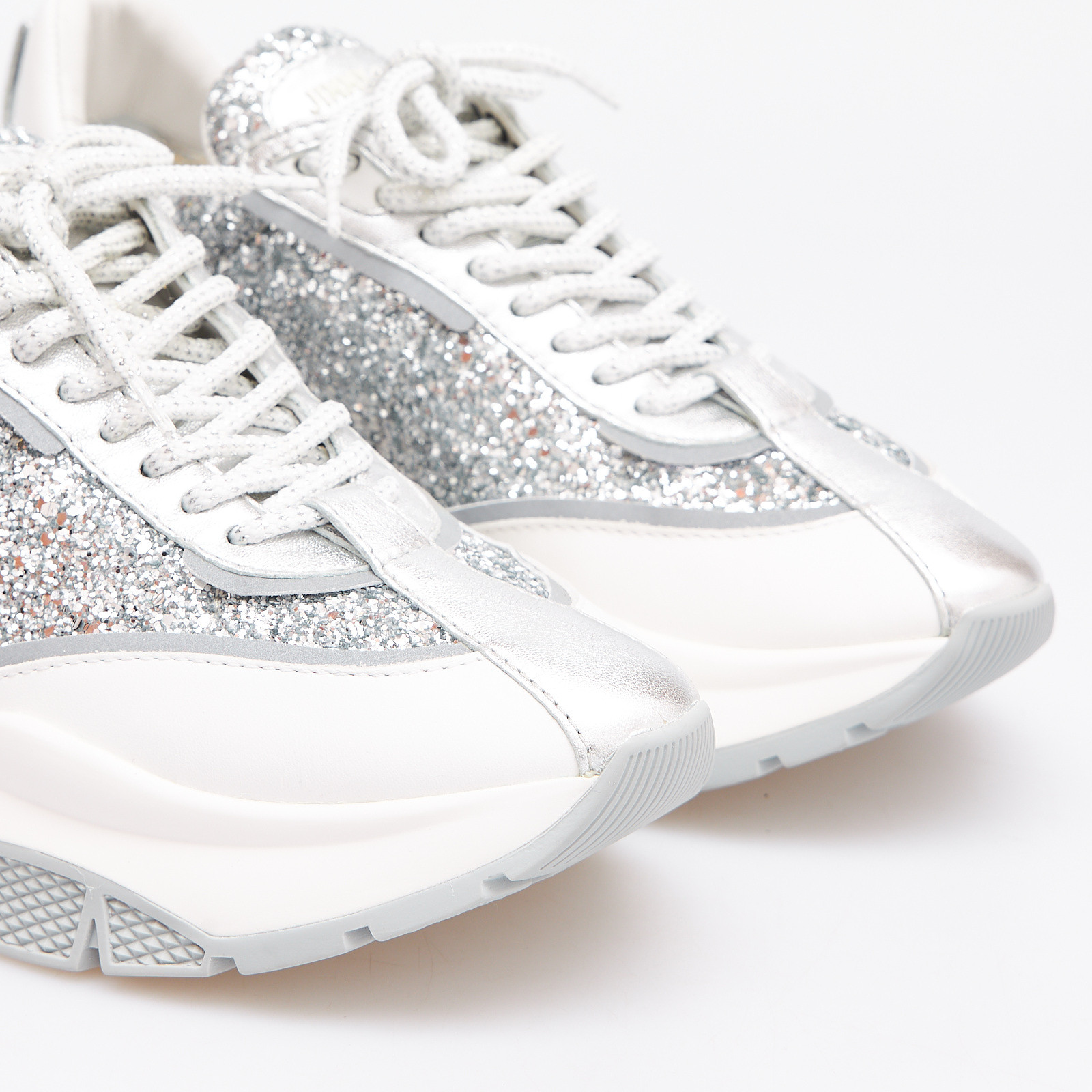 Кроссовки белого цвета Jimmy Choo - фото из каталога магазина брендовой одежды Second Friend Store Кроссовки Jimmy Choo - купить оригинал в секонд-хенде SFS - 4