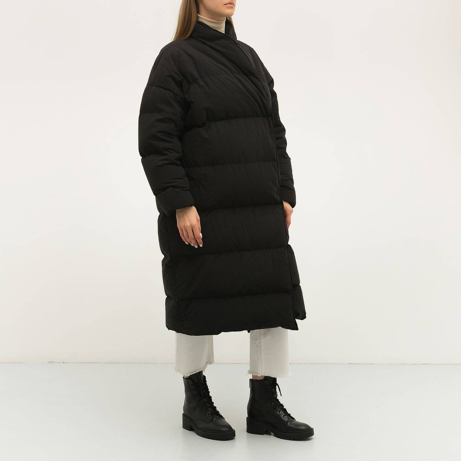 Пуховик черного цвета Toteme - фото из каталога магазина брендовой одежды Second Friend Store Пуховик Toteme - купить оригинал в секонд-хенде SFS - 3