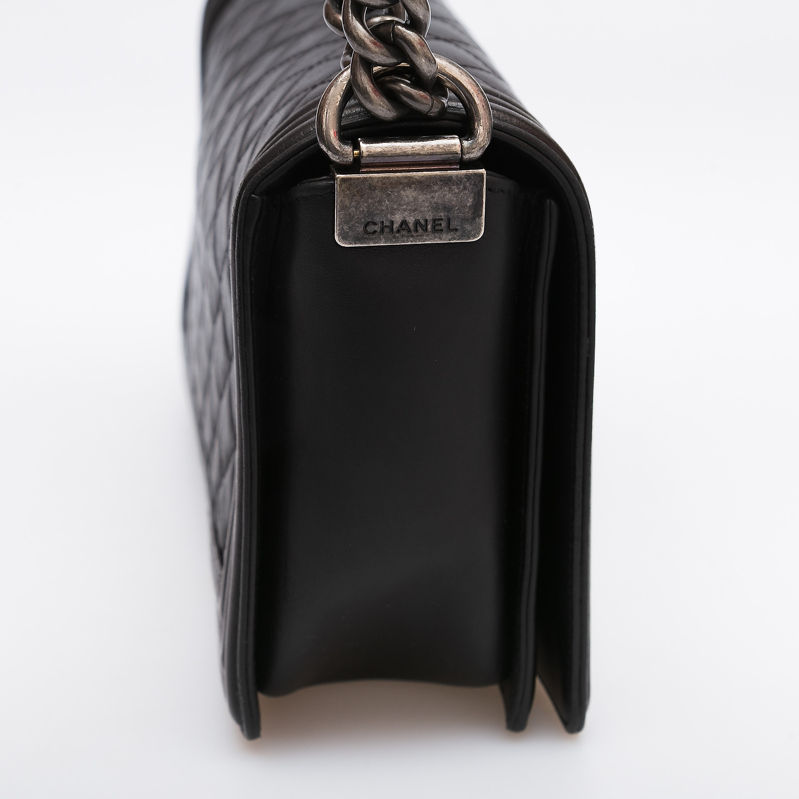 Сумка черного цвета Chanel - фото из каталога магазина брендовой одежды Second Friend Store Сумка Chanel - купить оригинал в секонд-хенде SFS - 6