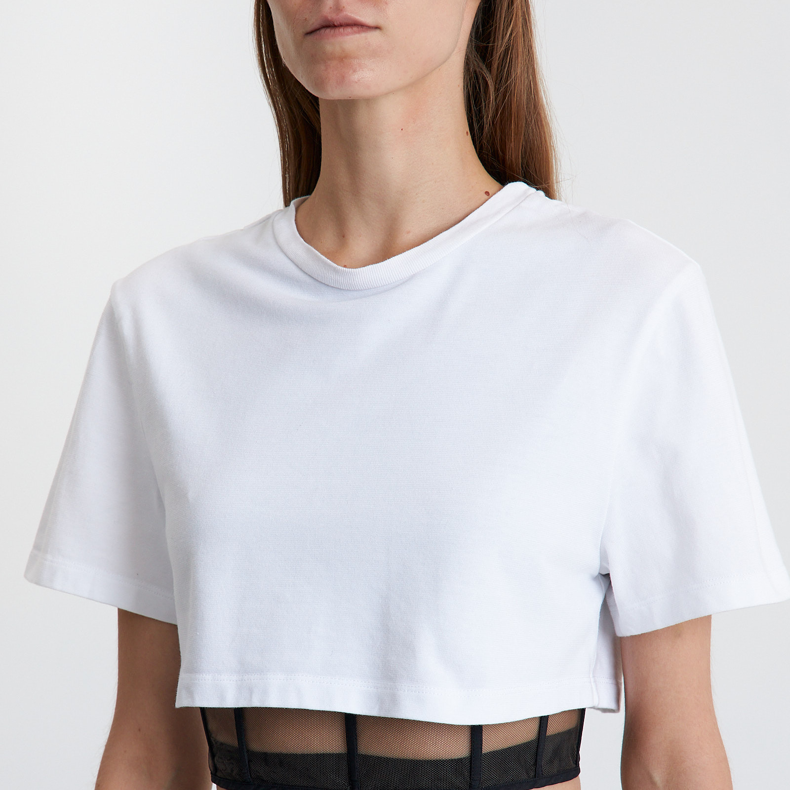 Футболка белого цвета Alexander McQueen - фото из каталога магазина брендовой одежды Second Friend Store Футболка Alexander McQueen - купить оригинал в секонд-хенде SFS - 4