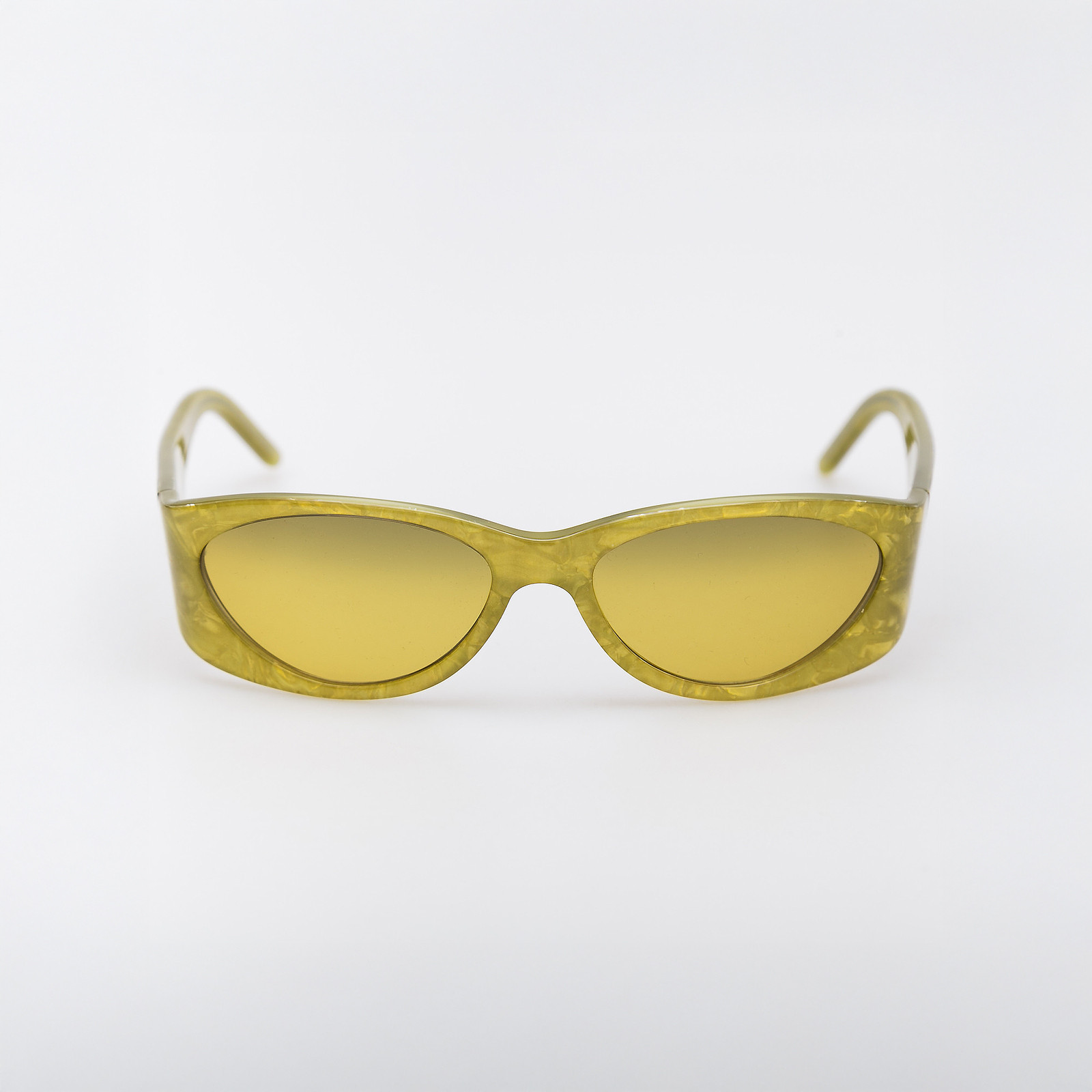 Солнцезащитные очки желтого цвета Fendi - фото из каталога магазина брендовой одежды Second Friend Store Солнцезащитные очки Fendi - купить оригинал в секонд-хенде SFS - 1