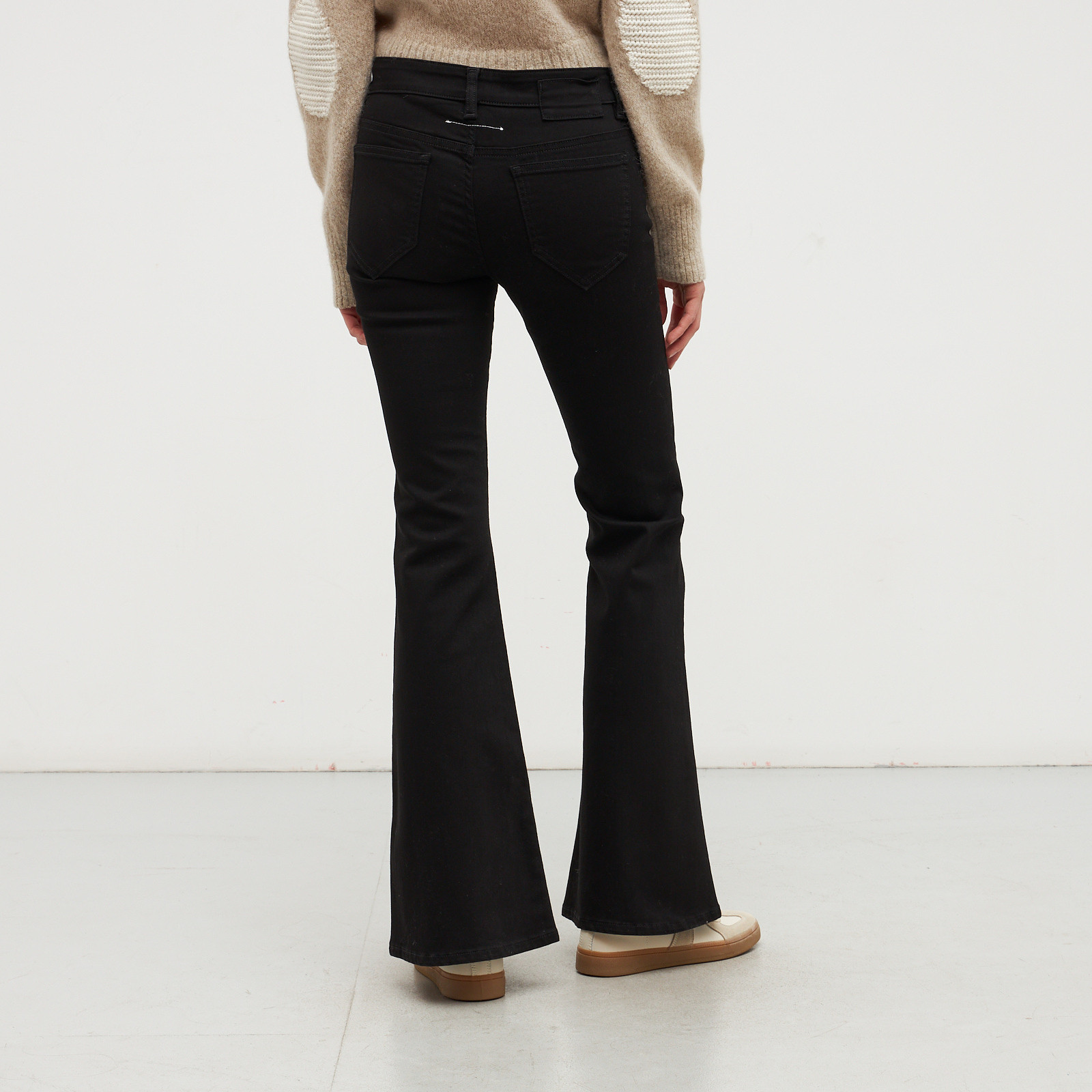 Джинсы черного цвета MM6 Maison Margiela - фото из каталога магазина брендовой одежды Second Friend Store Джинсы MM6 Maison Margiela - купить оригинал в секонд-хенде SFS - 2