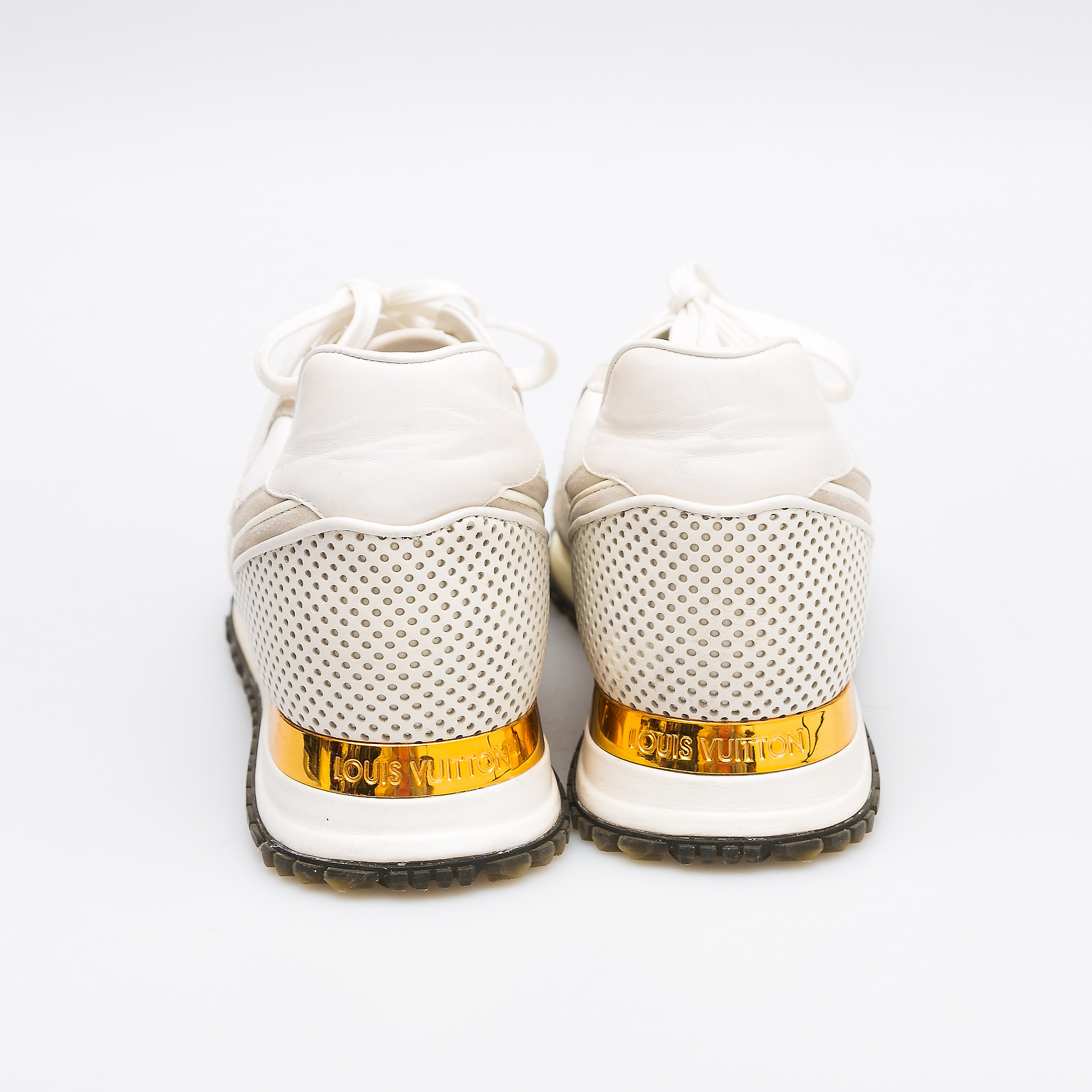 Кроссовки белого цвета Louis Vuitton - фото из каталога магазина брендовой одежды Second Friend Store Кроссовки Louis Vuitton - купить оригинал в секонд-хенде SFS - 3